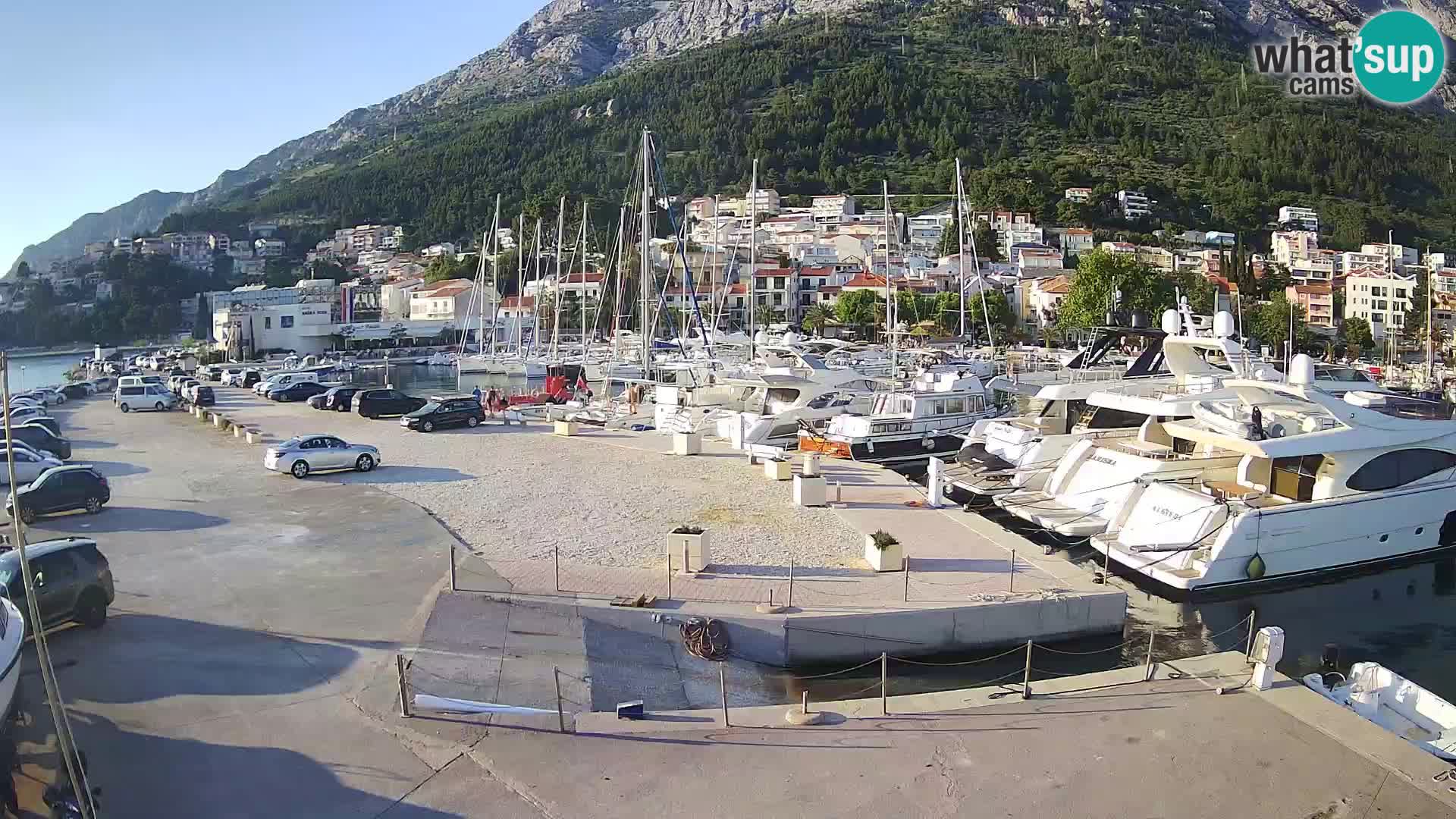 Webcam Basca Voda –  Vista desde el puerto deportivo de la ciudad y la montaña Biokovo