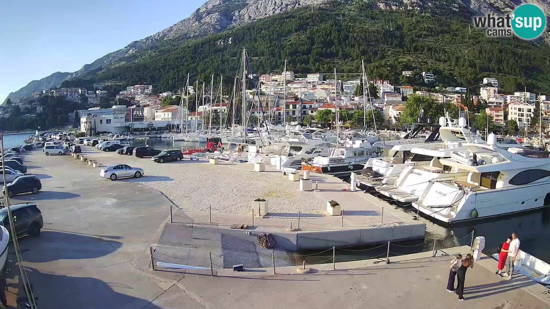 Webcam Basca Voda –  Vista desde el puerto deportivo de la ciudad y la montaña Biokovo