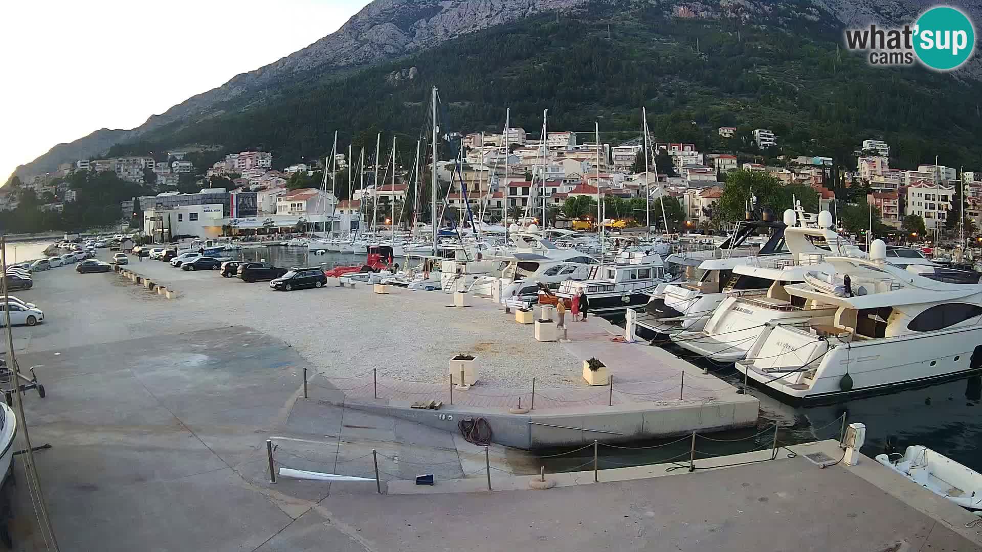 Webcam Basca Voda –  Vista desde el puerto deportivo de la ciudad y la montaña Biokovo