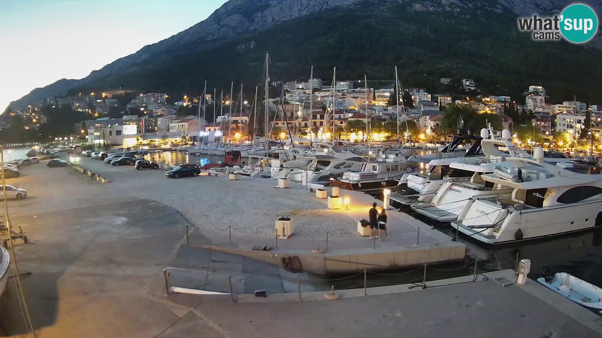 Webcam Basca Voda –  Vista desde el puerto deportivo de la ciudad y la montaña Biokovo