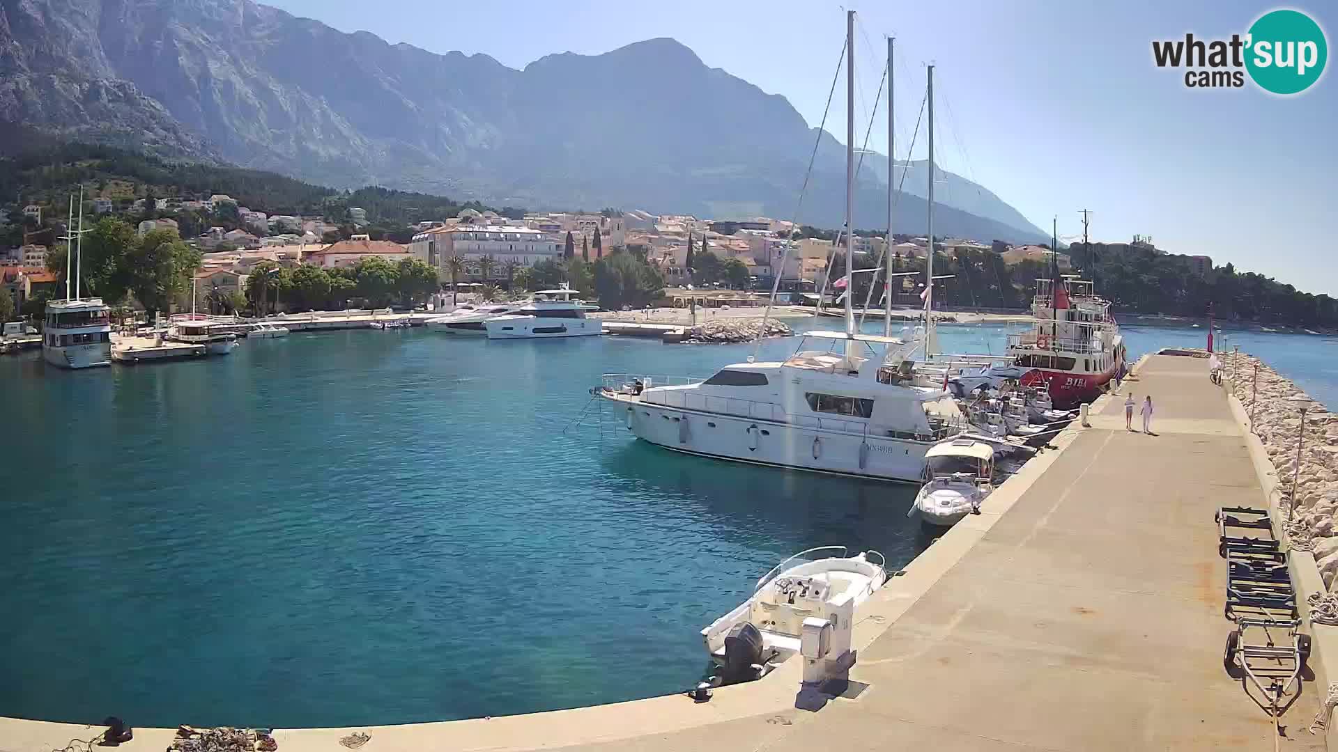 Web Kamera Baška Voda luka – Pogled na grad i masiv Biokovo