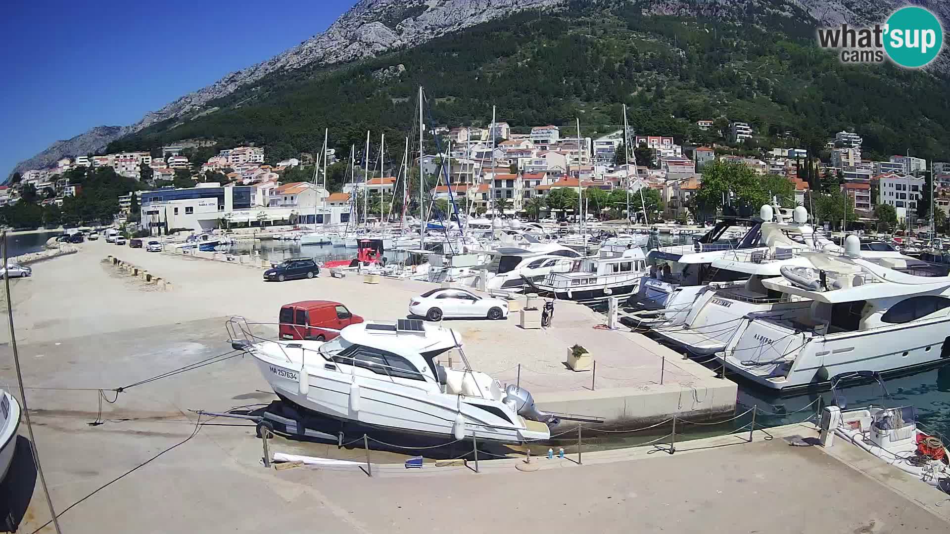 Webcam Basca Voda –  Vista desde el puerto deportivo de la ciudad y la montaña Biokovo