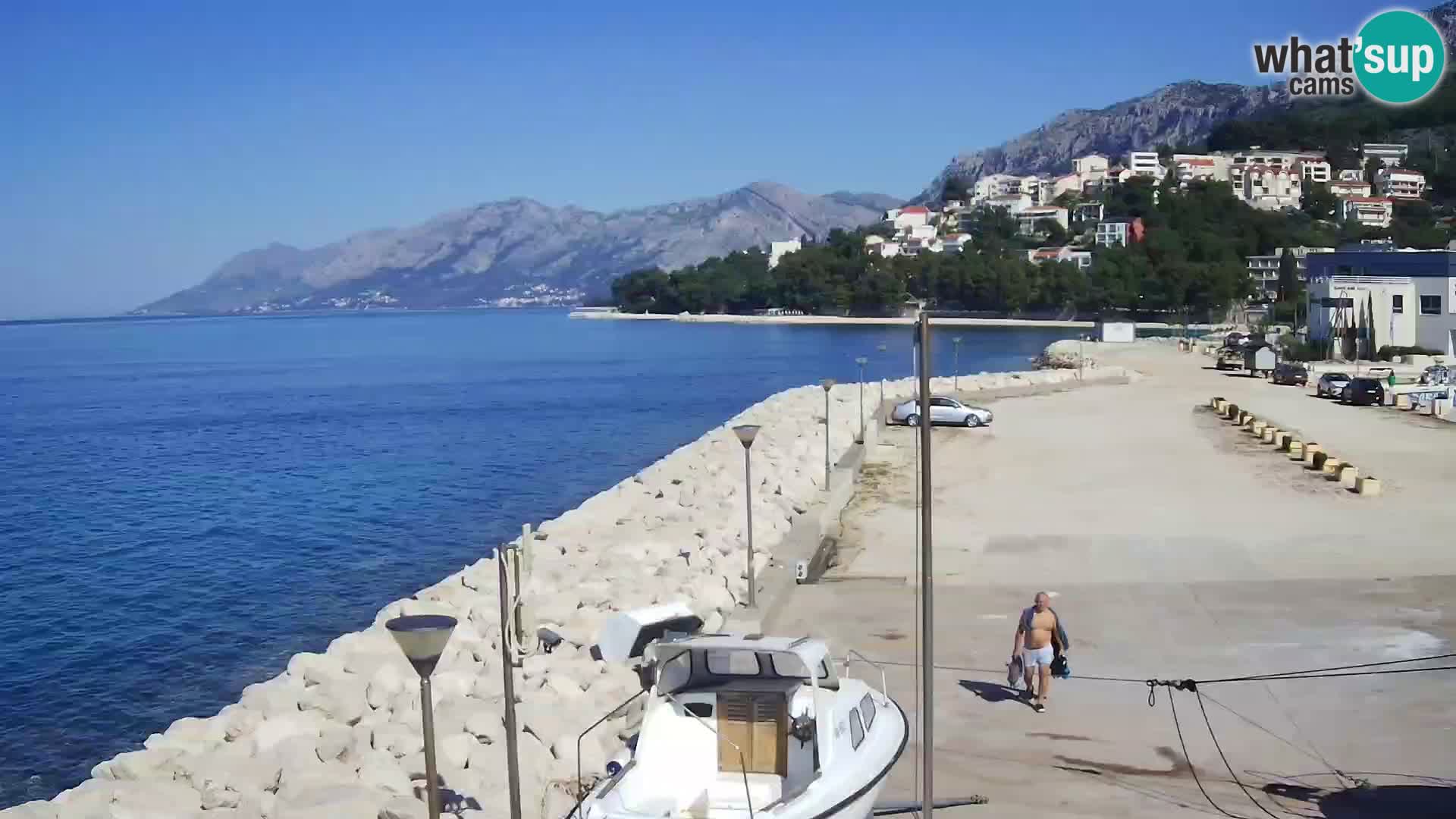 Webcam Basca Voda –  Vista desde el puerto deportivo de la ciudad y la montaña Biokovo