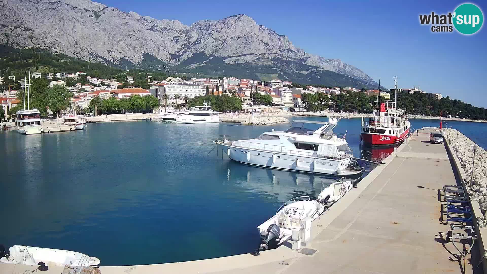 Webcam Basca Voda –  Vista desde el puerto deportivo de la ciudad y la montaña Biokovo