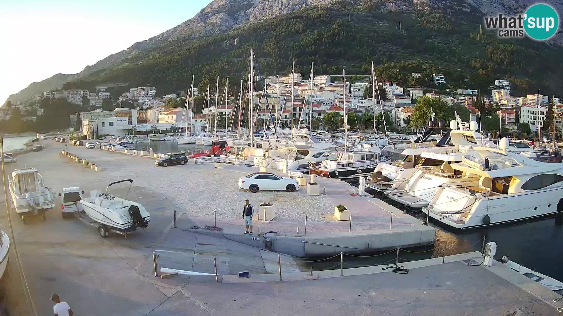 Webcam Basca Voda –  Vista desde el puerto deportivo de la ciudad y la montaña Biokovo