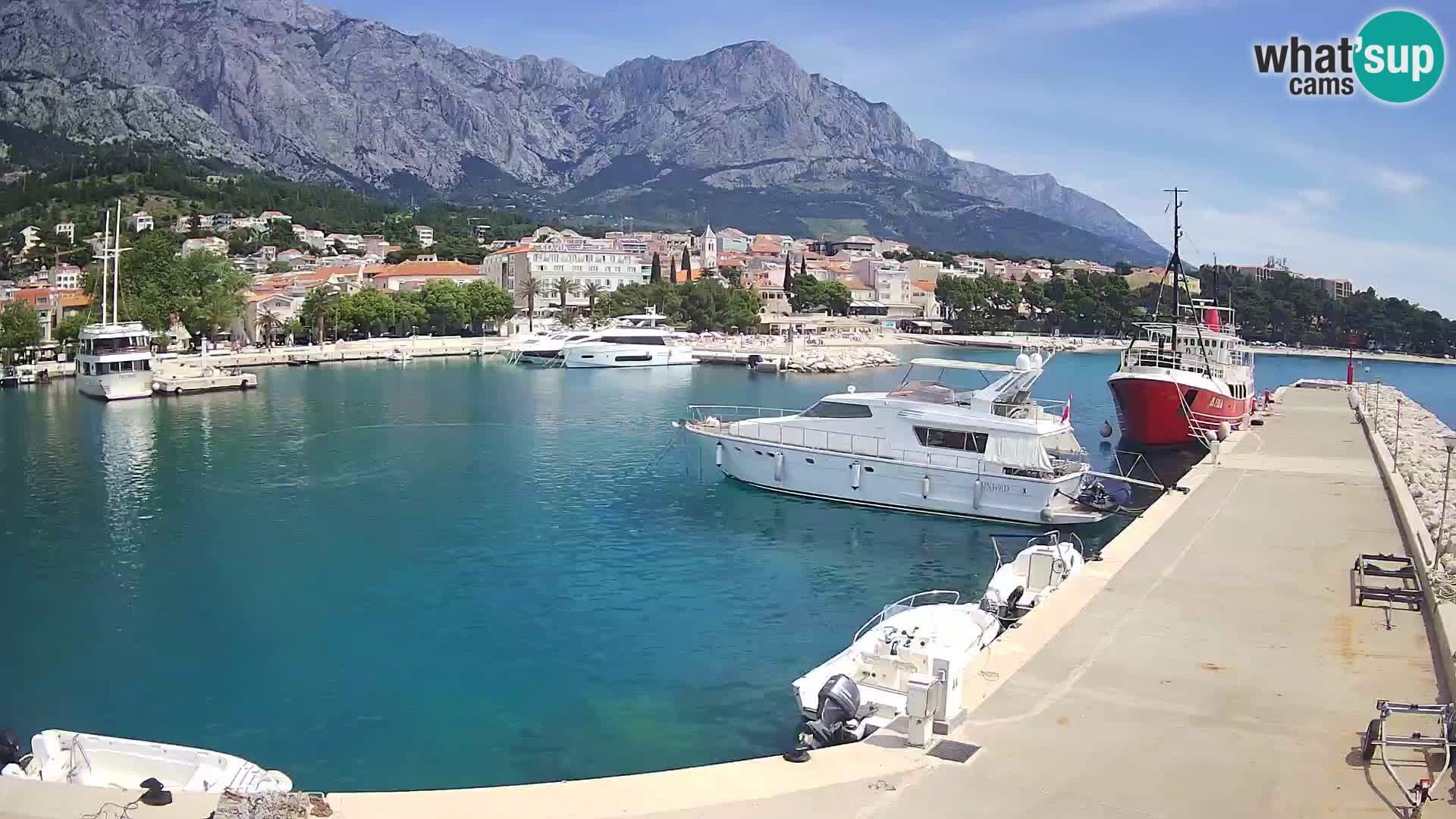 Web Kamera Baška Voda luka – Pogled na grad i masiv Biokovo