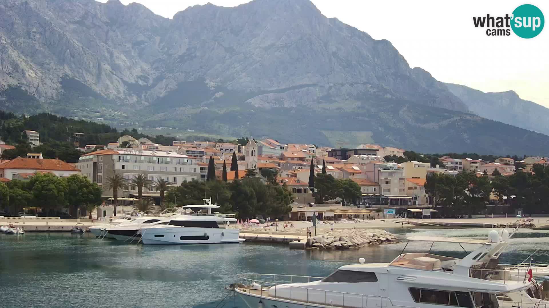 Web Kamera Baška Voda luka – Pogled na grad i masiv Biokovo