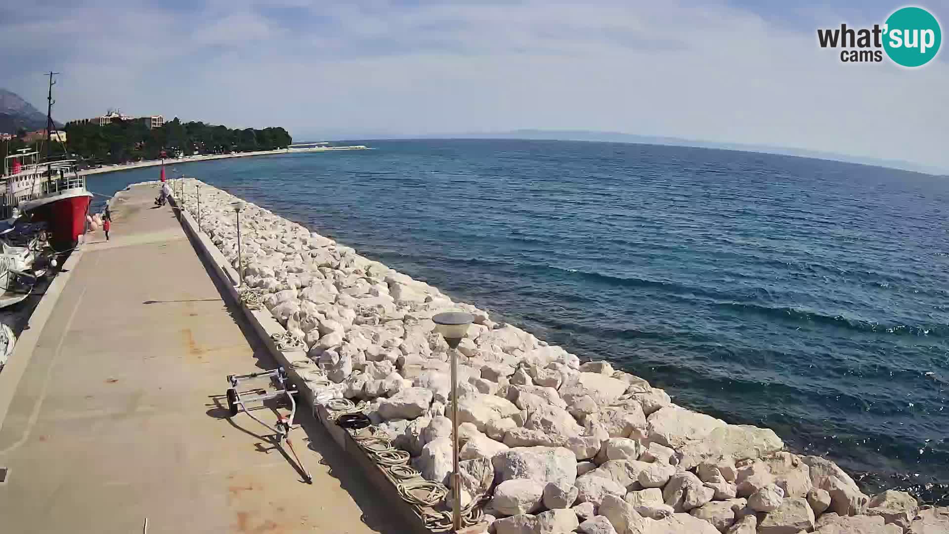 Web Kamera Baška Voda luka – Pogled na grad i masiv Biokovo
