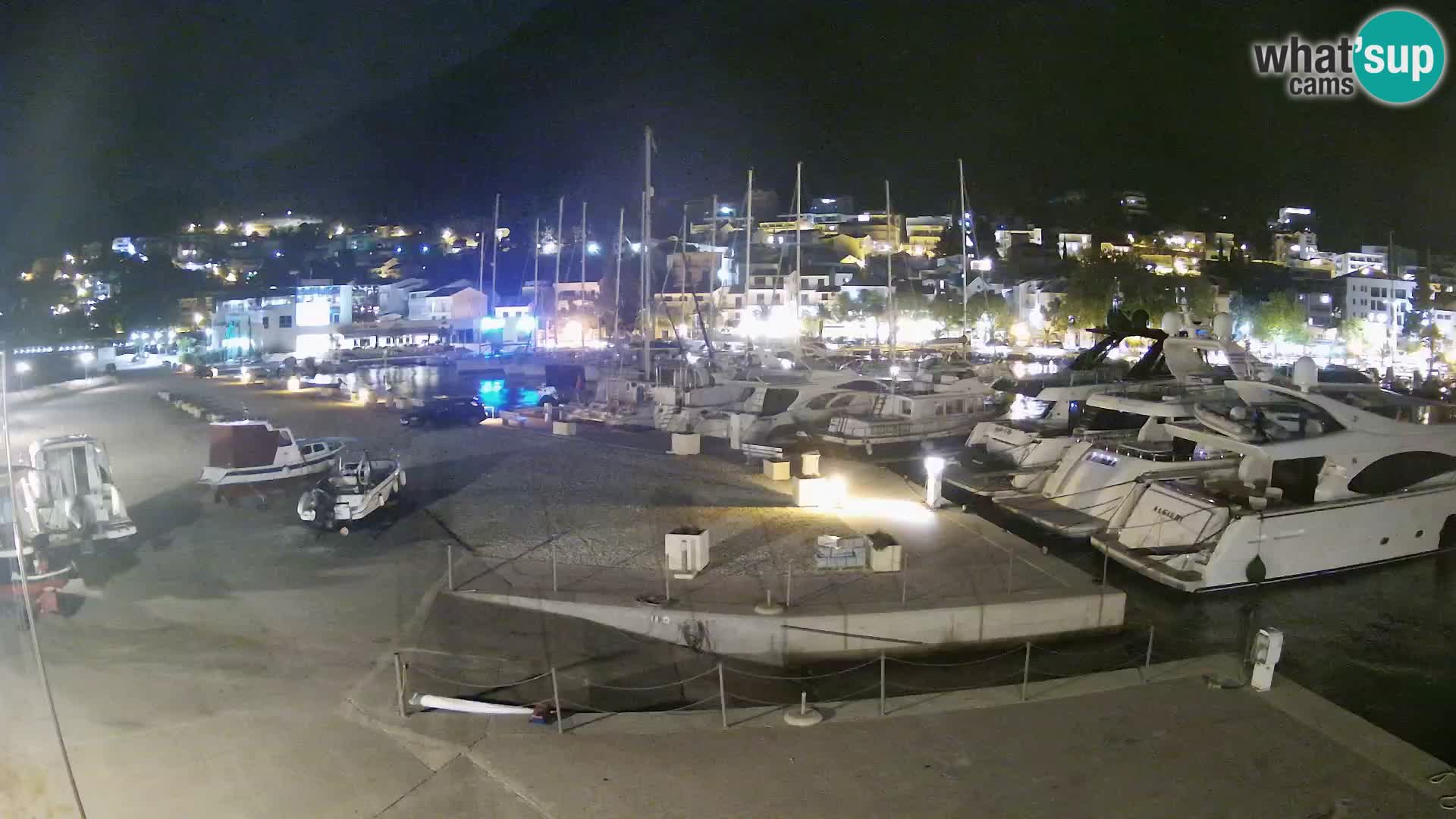 Webcam Basca Voda –  Vista desde el puerto deportivo de la ciudad y la montaña Biokovo