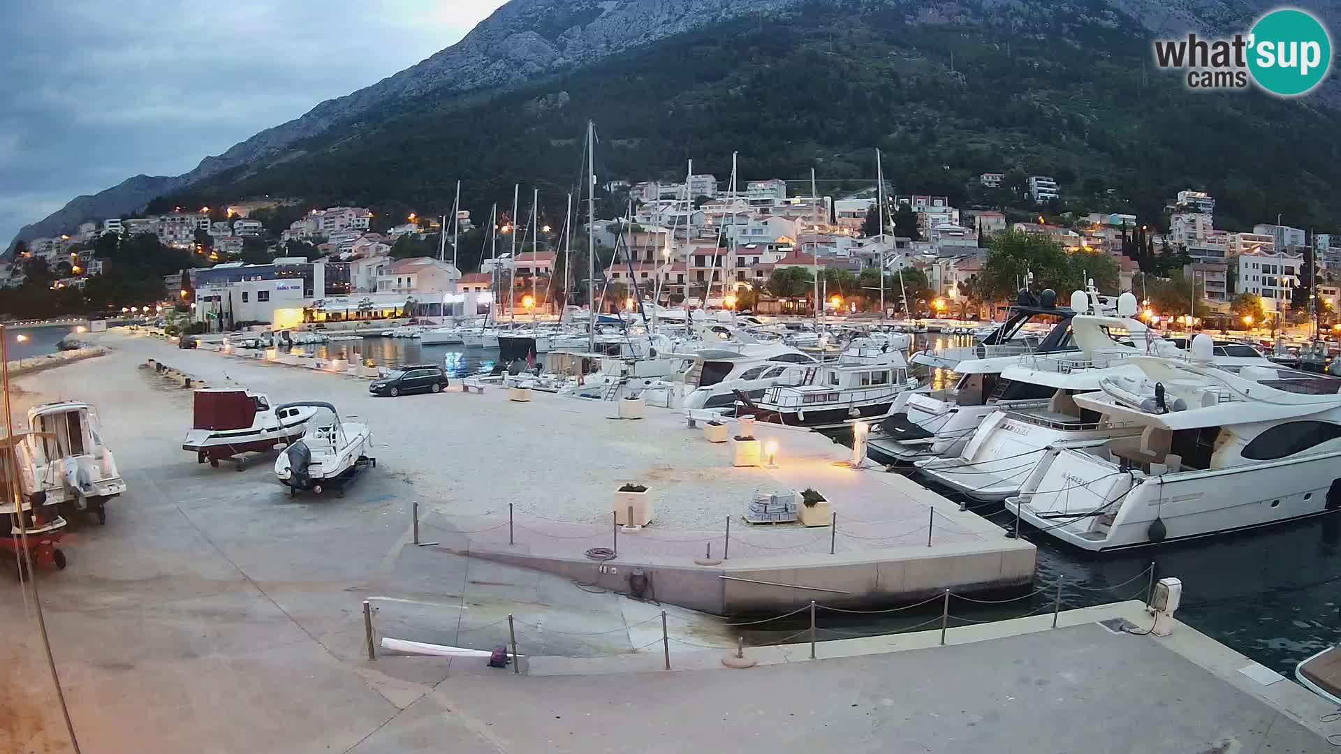 Spletna kamera – Baška Voda, pogled na mesto in goro Biokovo