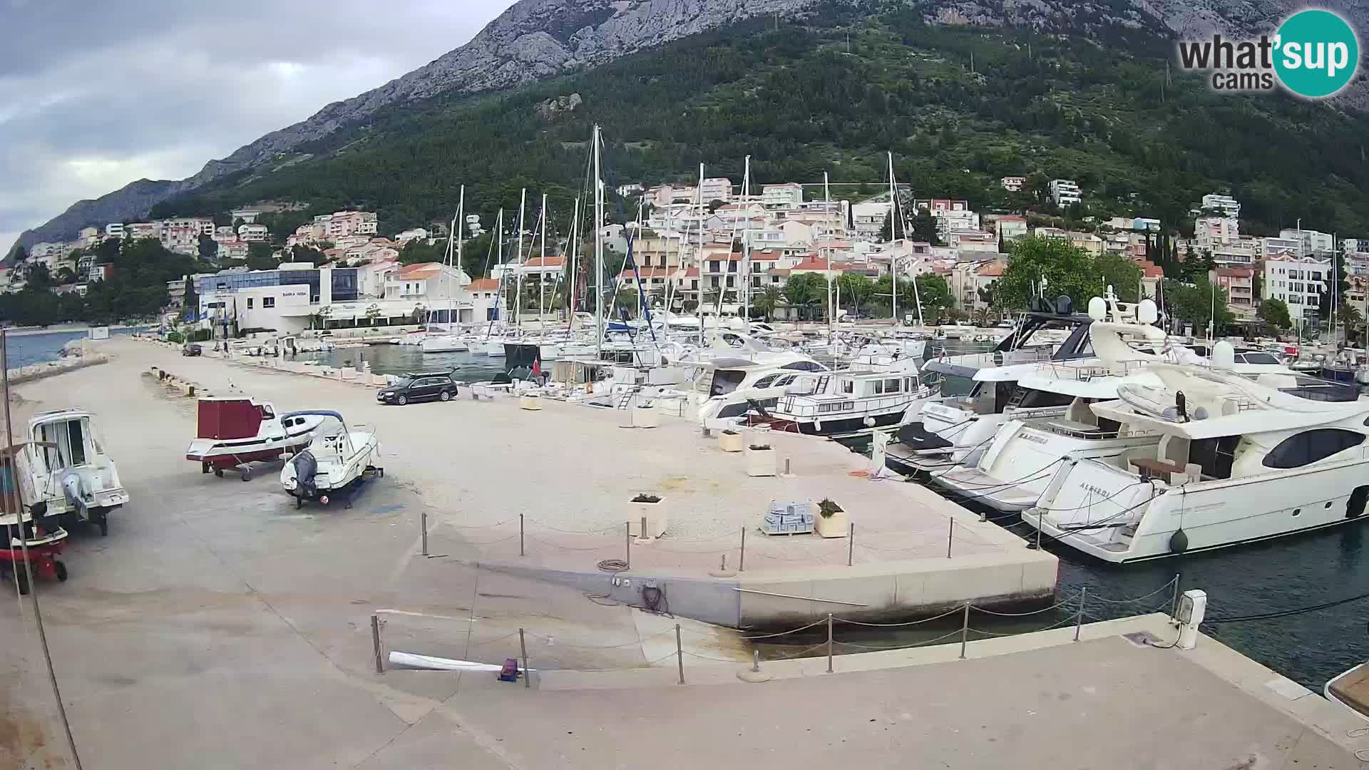 Spletna kamera – Baška Voda, pogled na mesto in goro Biokovo