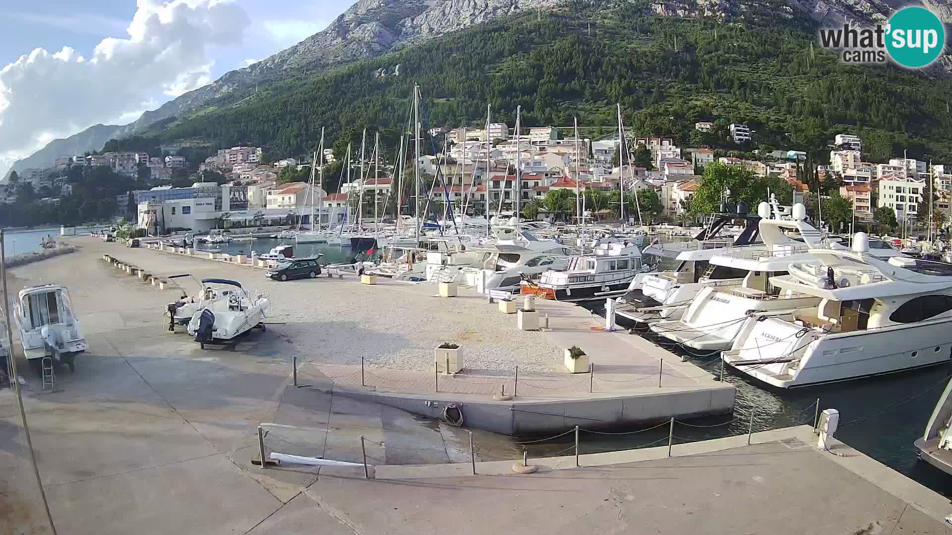 Webcam Basca Voda –  Vista desde el puerto deportivo de la ciudad y la montaña Biokovo