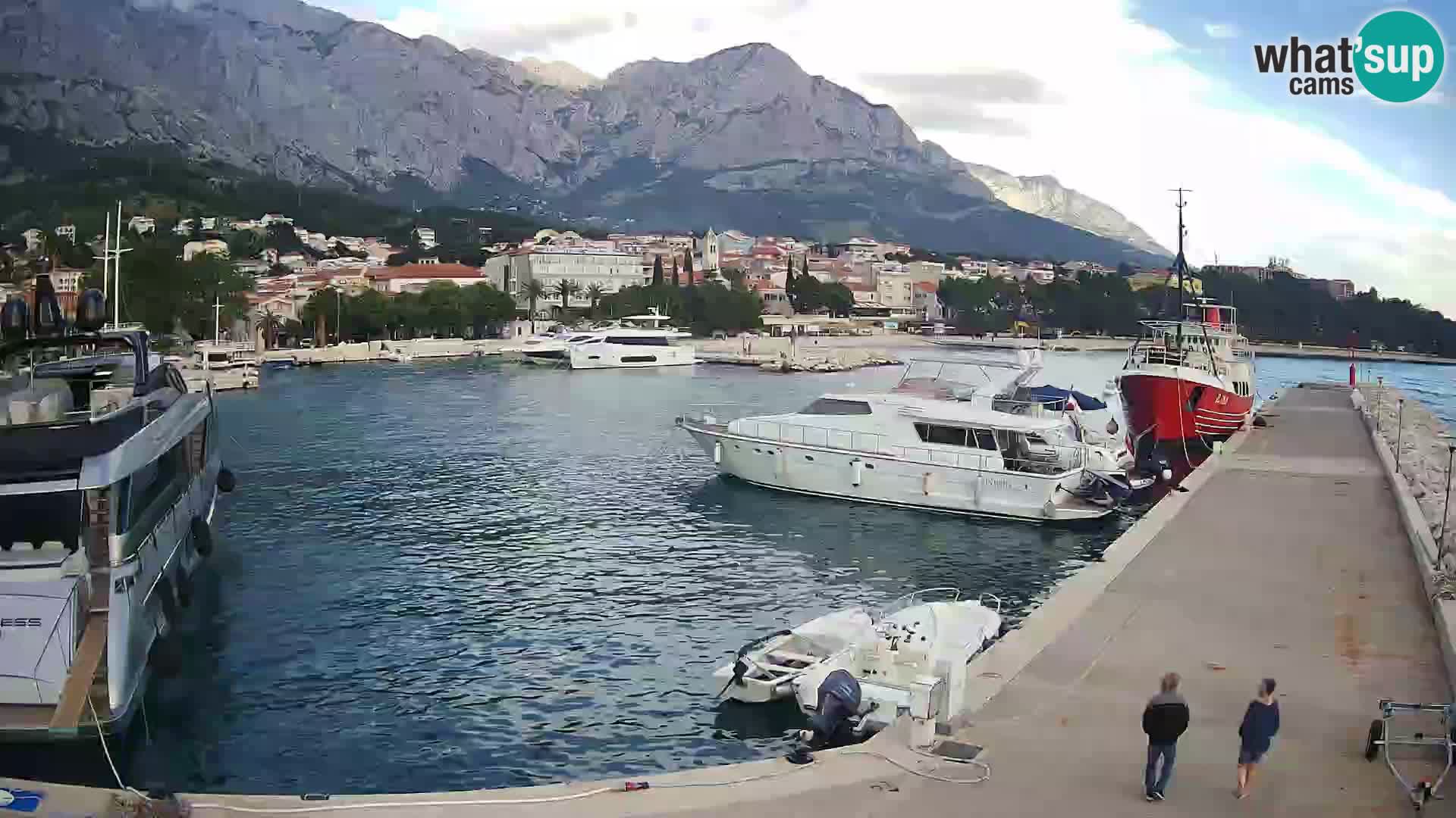 Webcam Basca Voda –  Vista desde el puerto deportivo de la ciudad y la montaña Biokovo