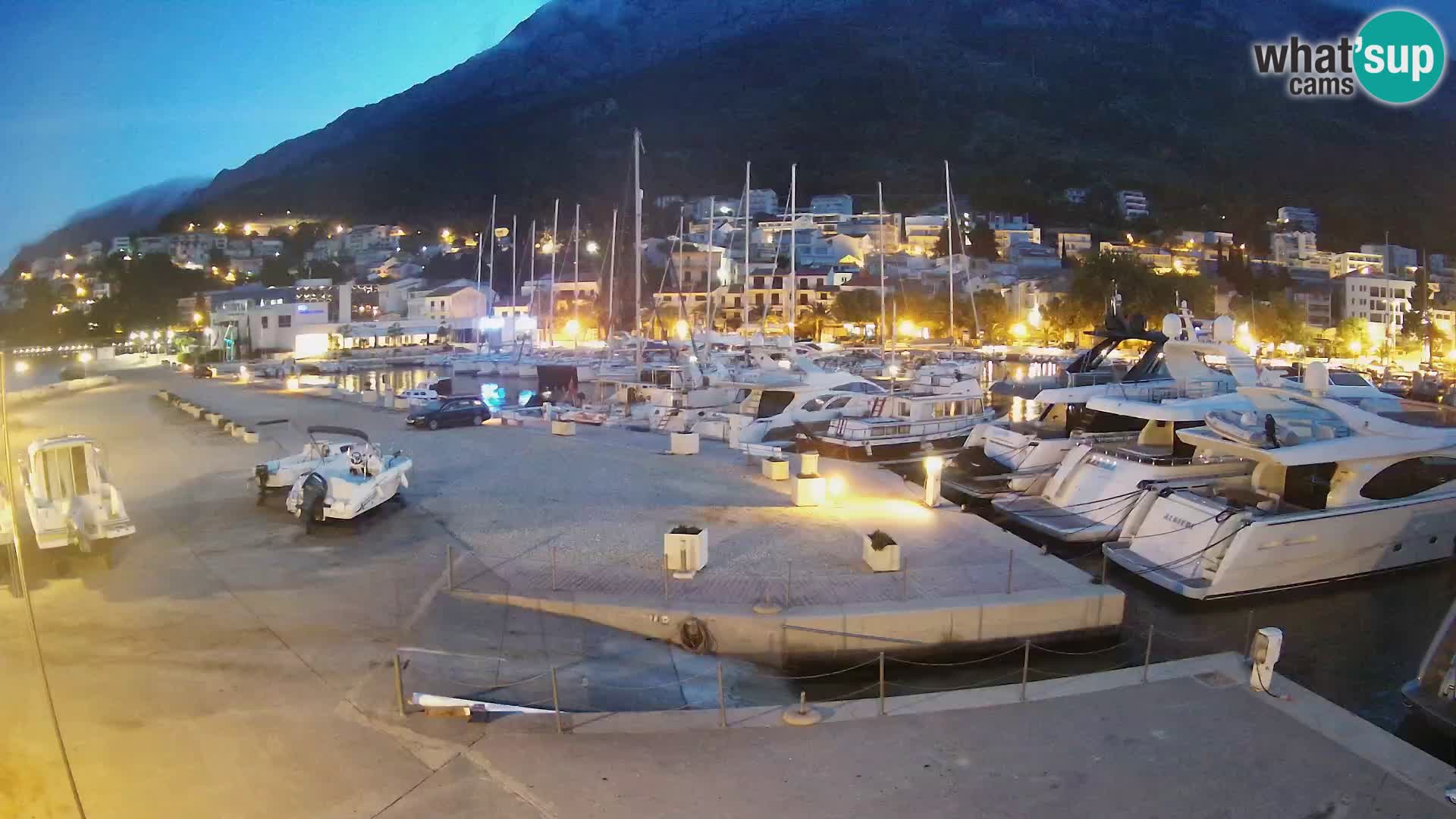 Spletna kamera – Baška Voda, pogled na mesto in goro Biokovo