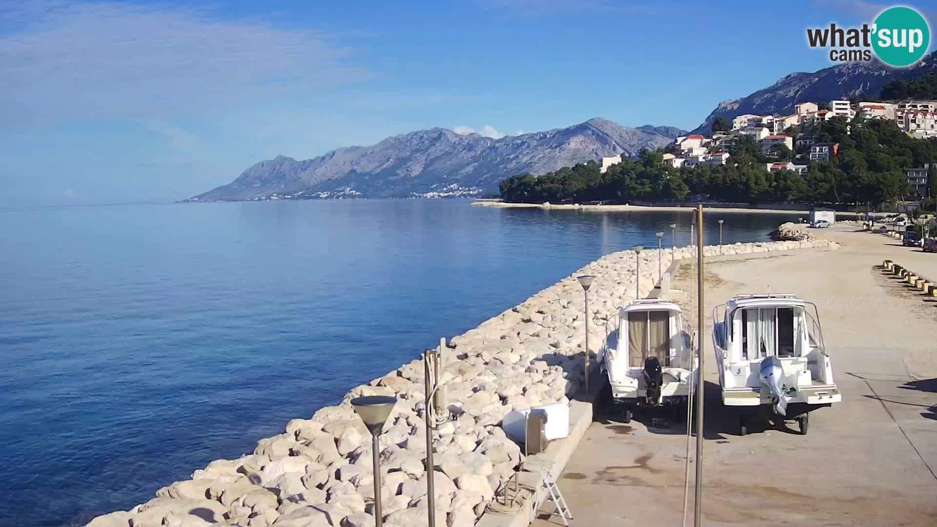 Webcam Basca Voda –  Vista desde el puerto deportivo de la ciudad y la montaña Biokovo