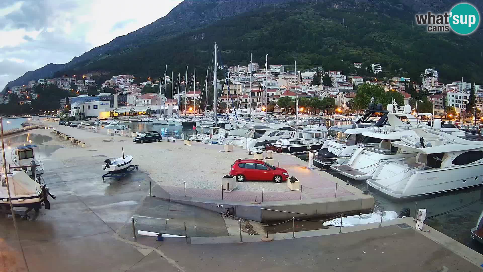 Web Kamera Baška Voda luka – Pogled na grad i masiv Biokovo