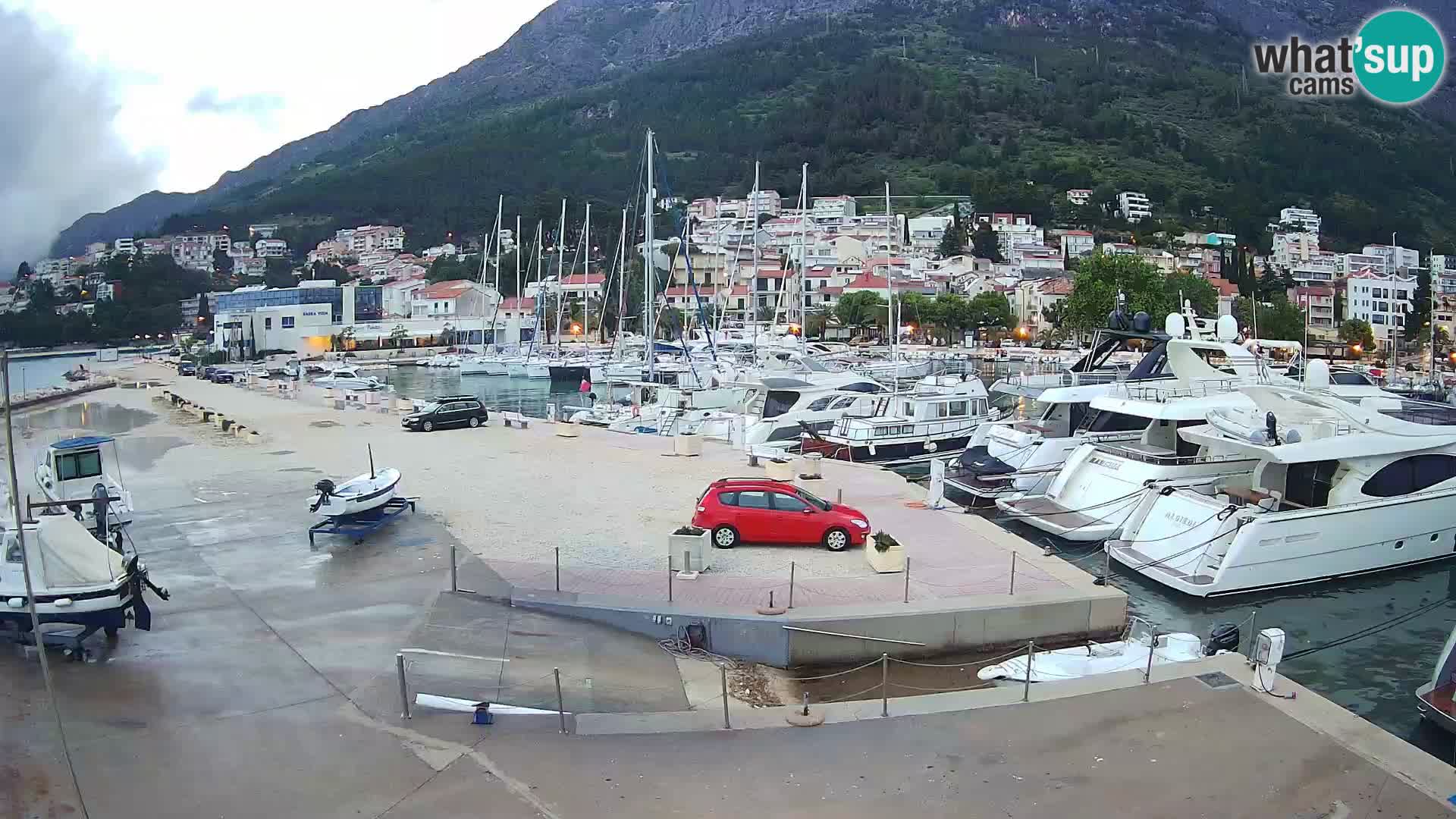 Webcam Basca Voda –  Vista desde el puerto deportivo de la ciudad y la montaña Biokovo