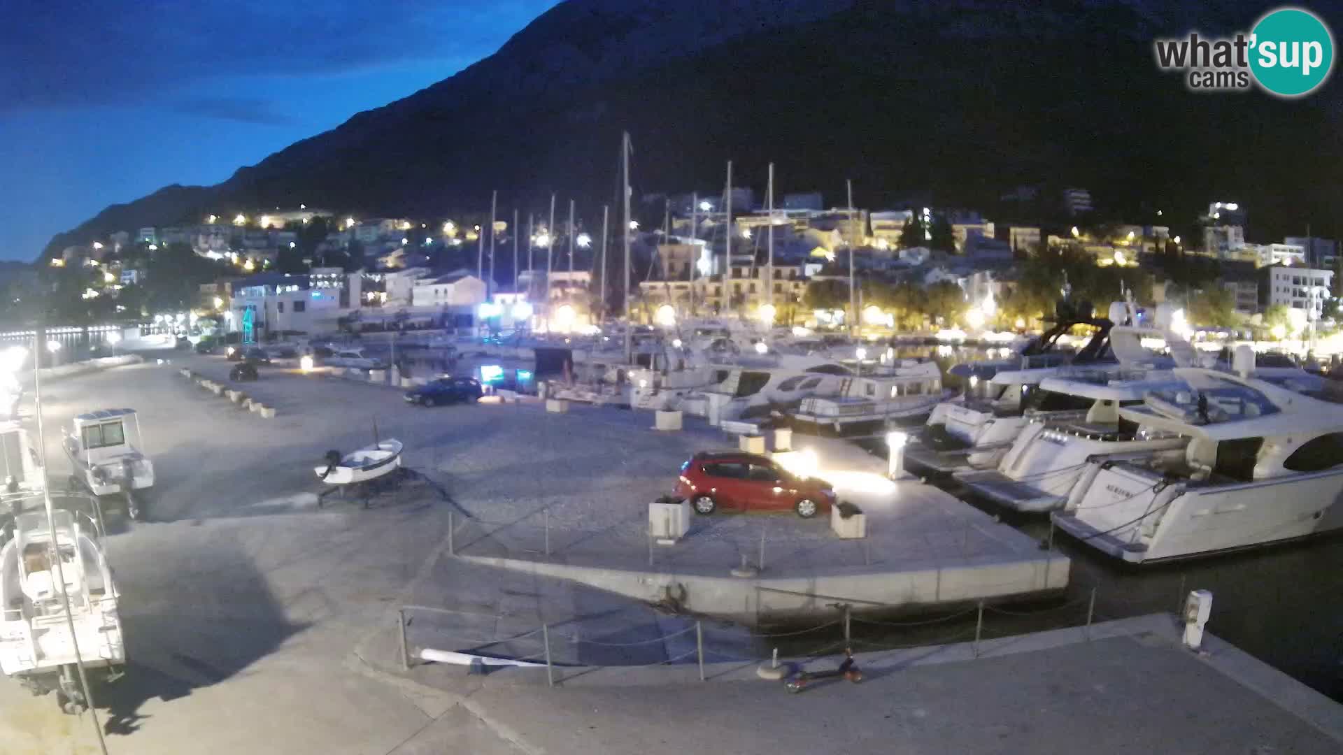 Webcam Basca Voda –  Vista desde el puerto deportivo de la ciudad y la montaña Biokovo