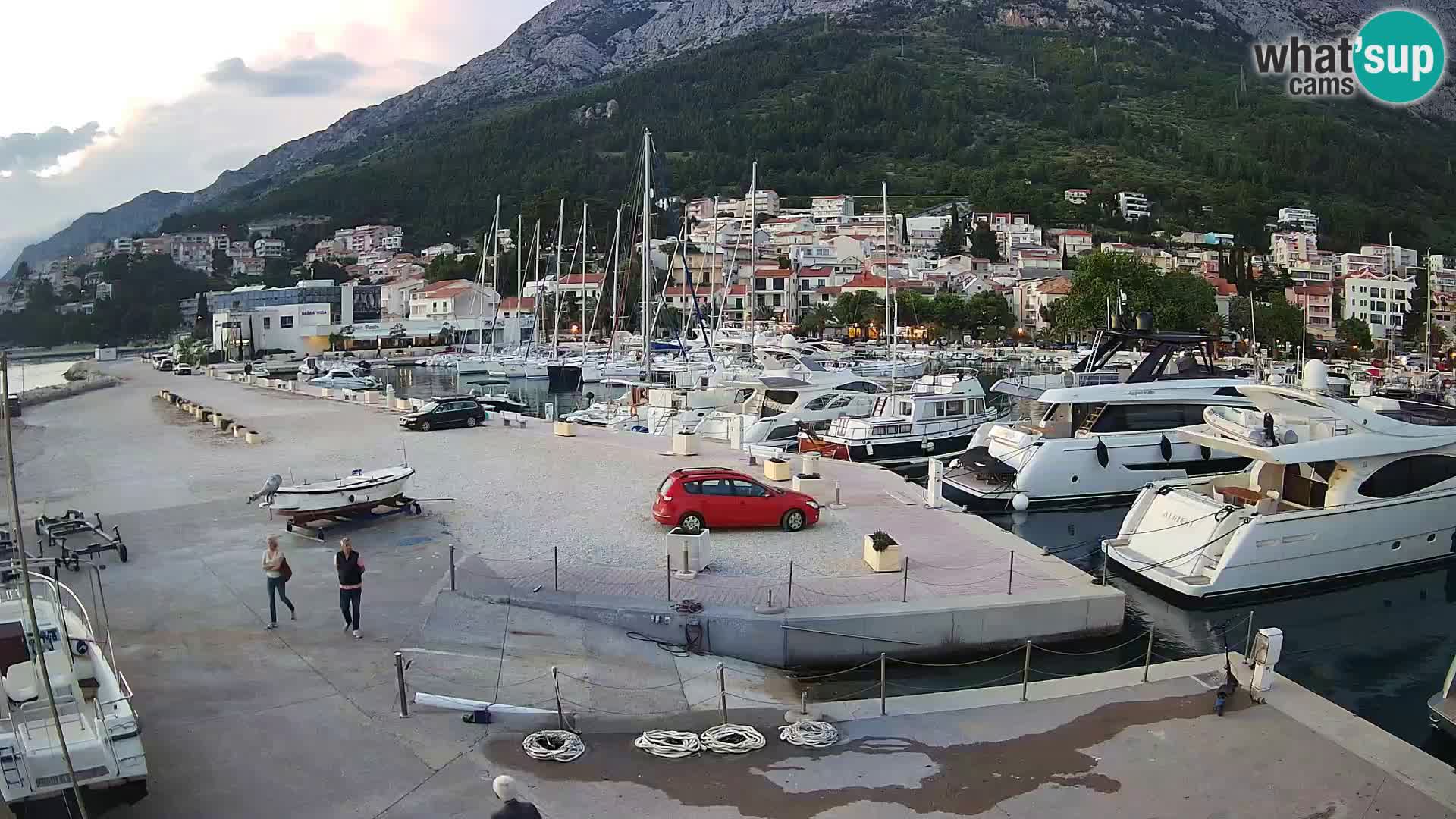 Webcam Basca Voda –  Vista desde el puerto deportivo de la ciudad y la montaña Biokovo