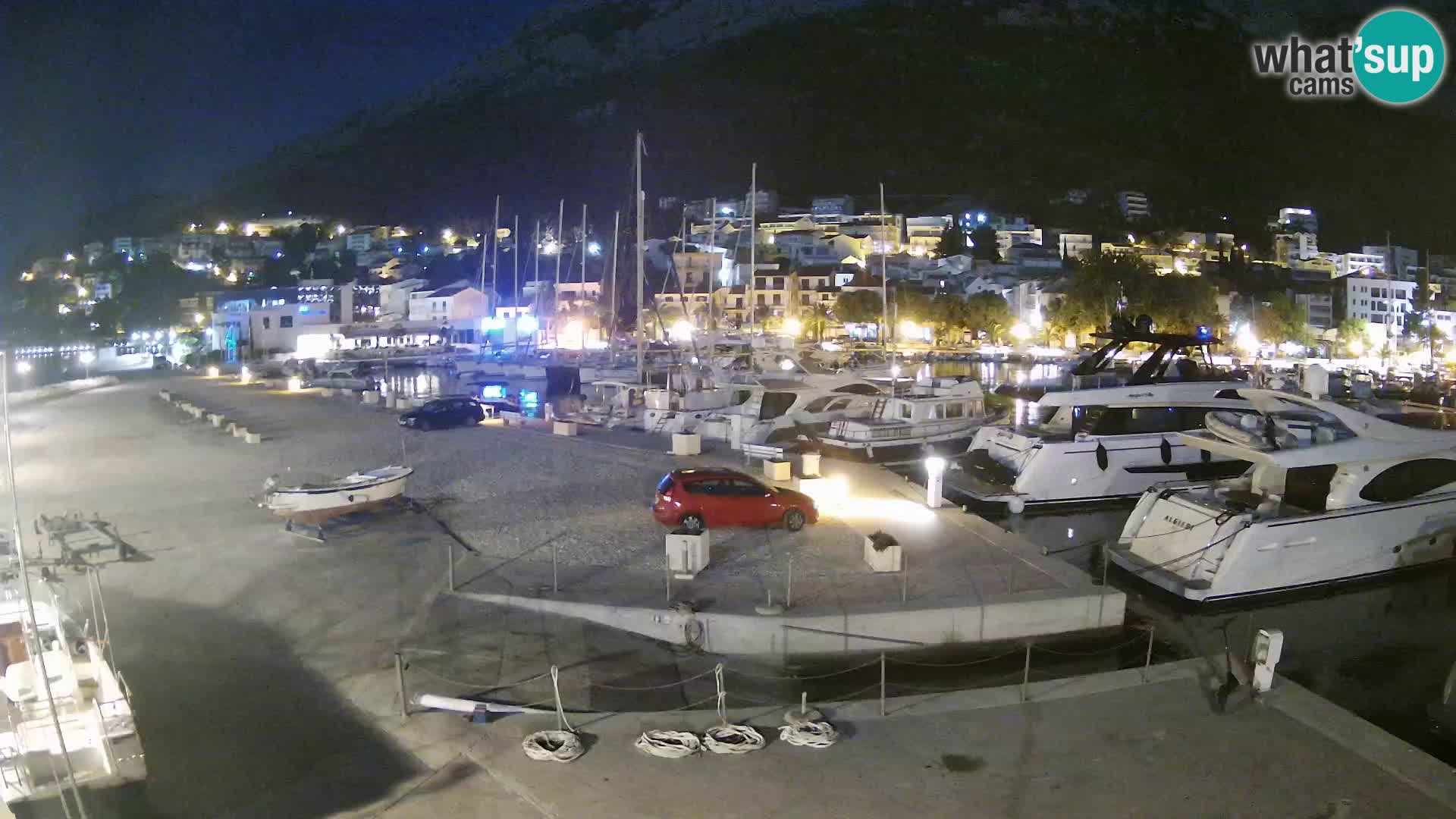 Webcam Basca Voda –  Vista desde el puerto deportivo de la ciudad y la montaña Biokovo