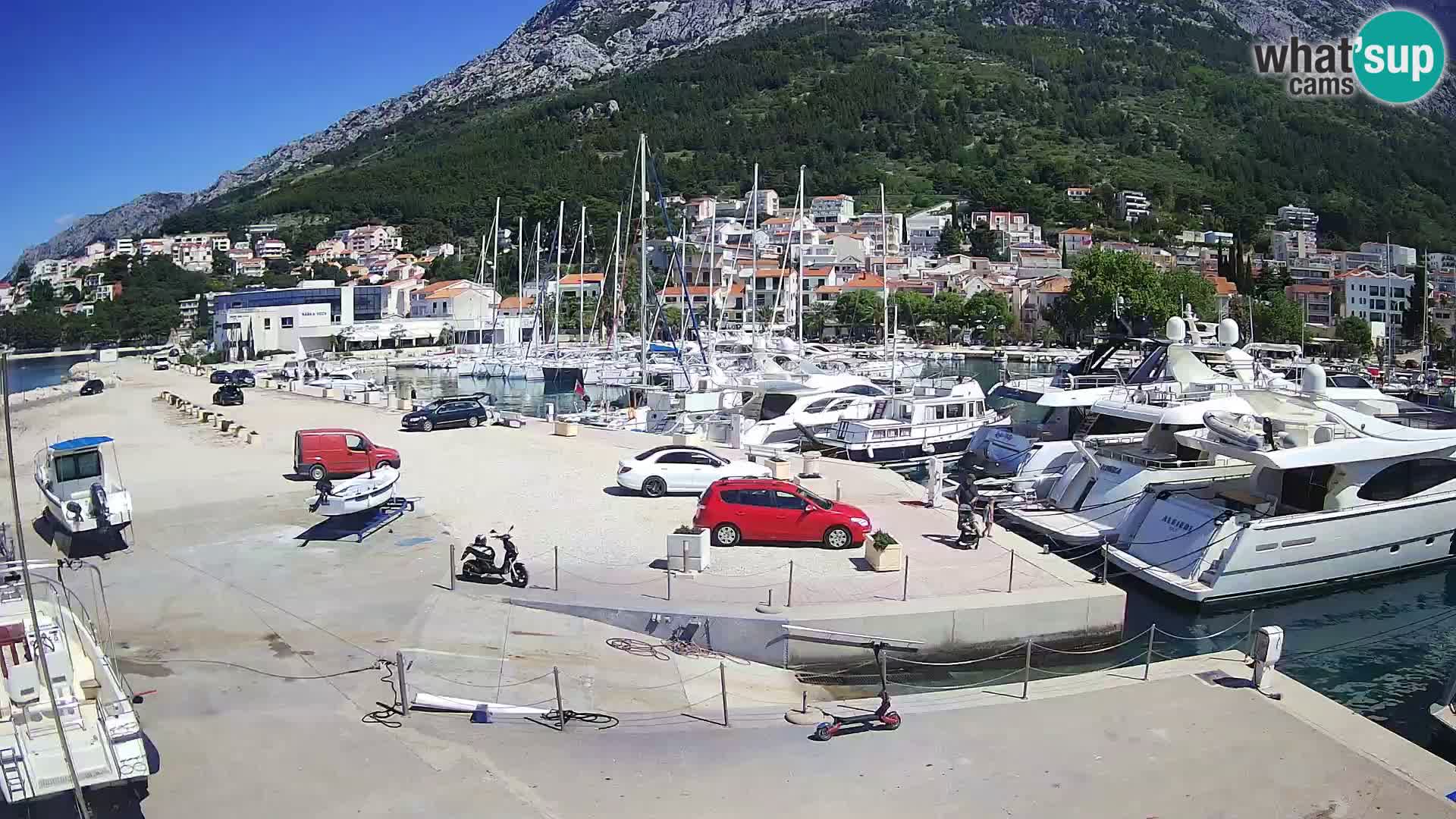 Webcam Basca Voda –  Vista desde el puerto deportivo de la ciudad y la montaña Biokovo