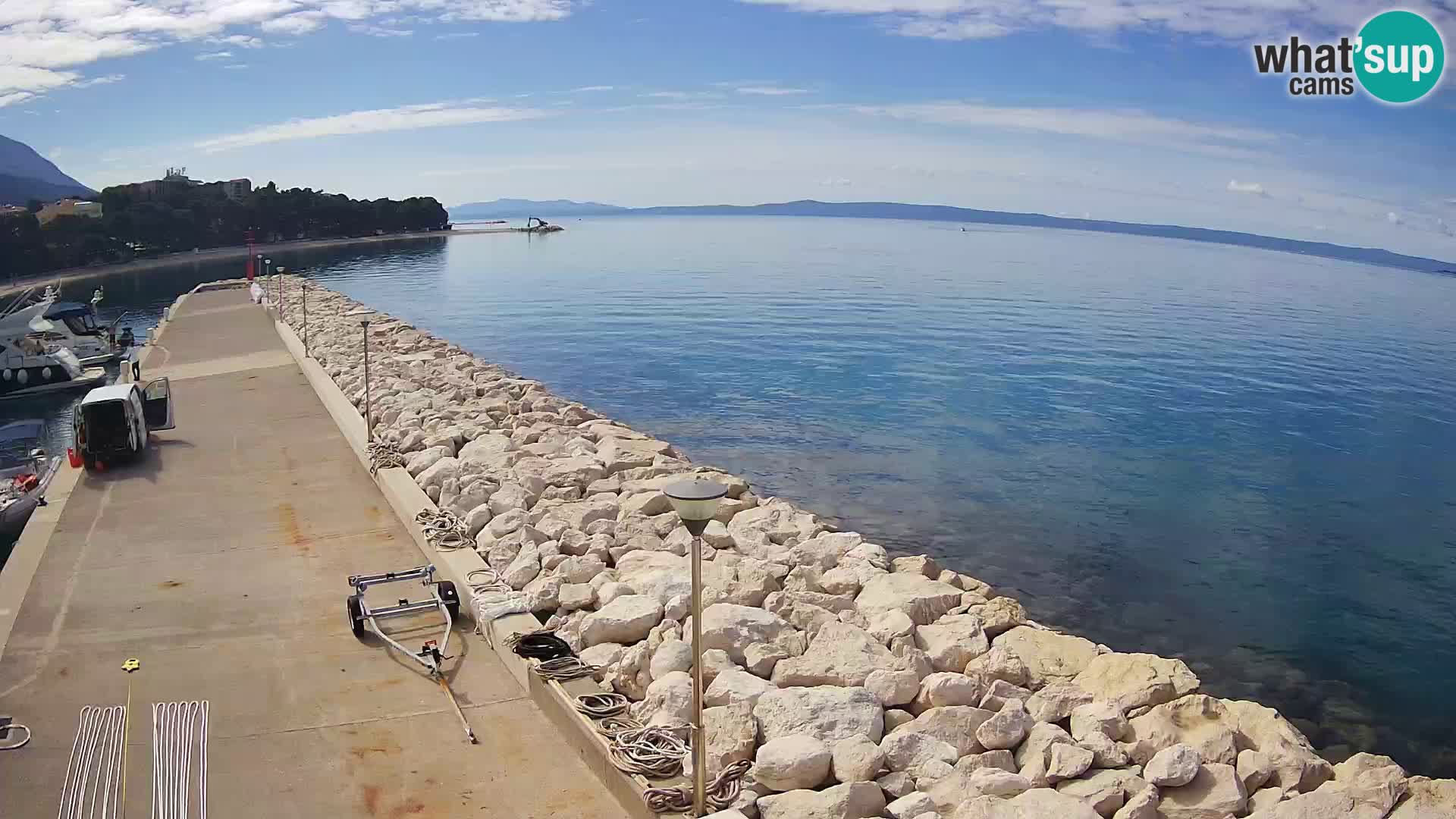 Web Kamera Baška Voda luka – Pogled na grad i masiv Biokovo