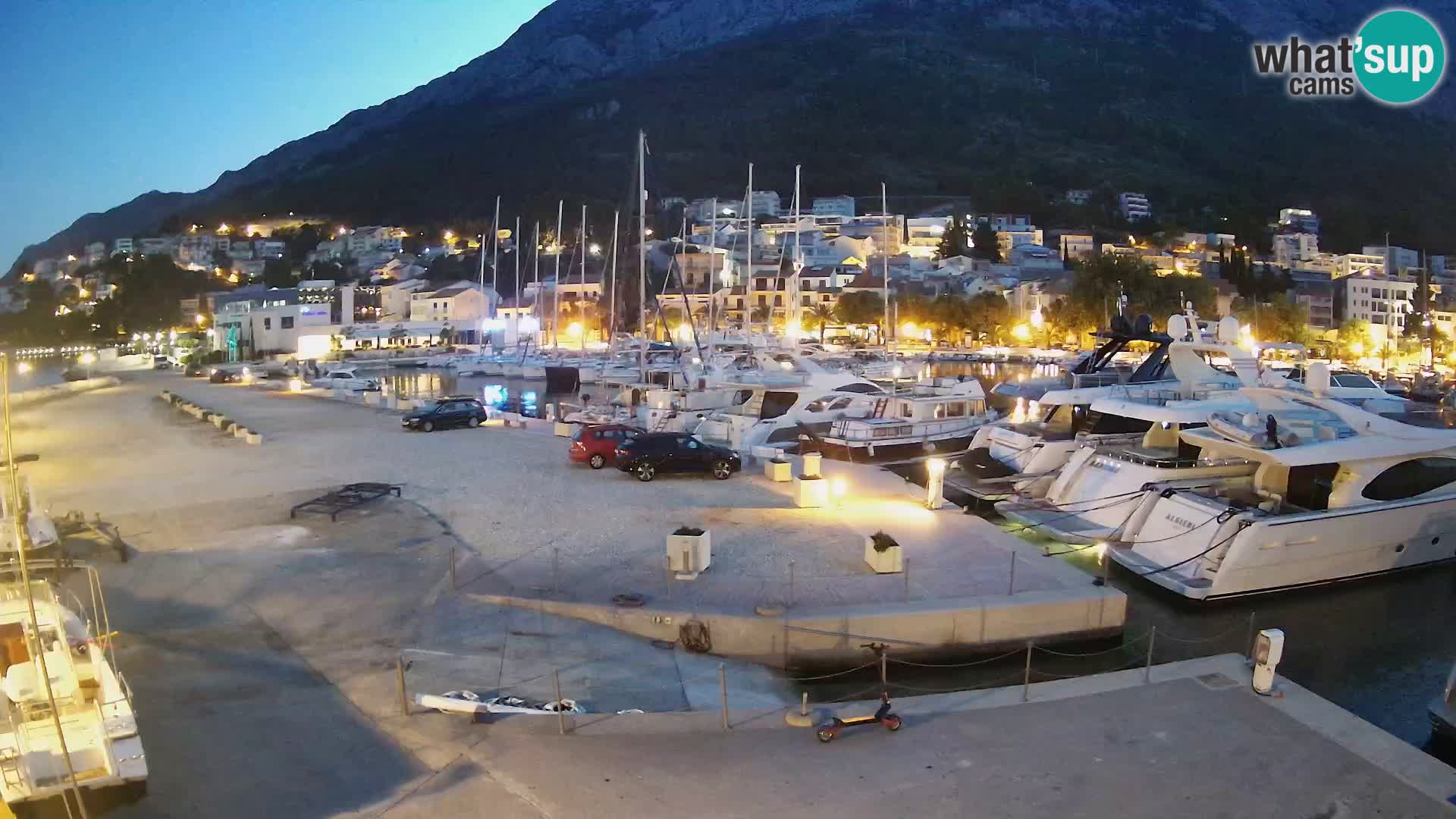 Spletna kamera – Baška Voda, pogled na mesto in goro Biokovo