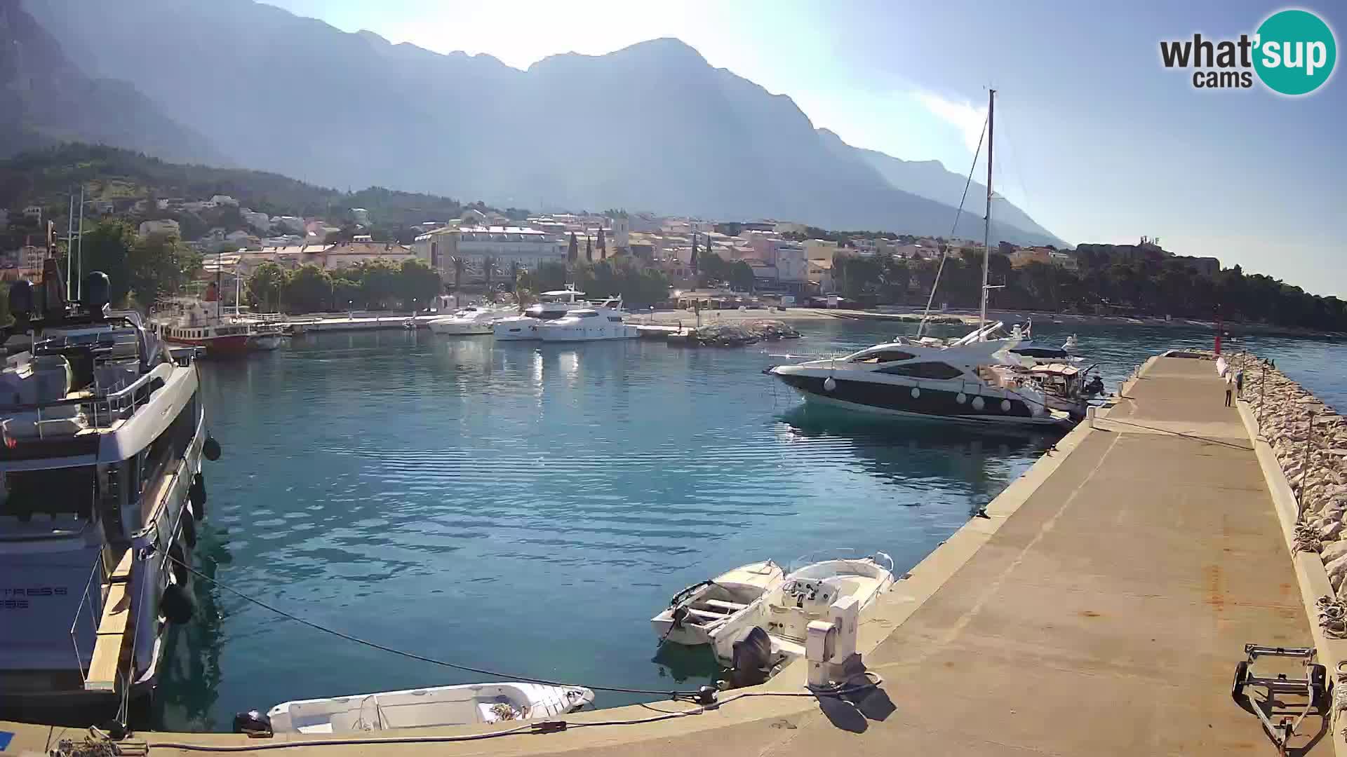 Spletna kamera – Baška Voda, pogled na mesto in goro Biokovo