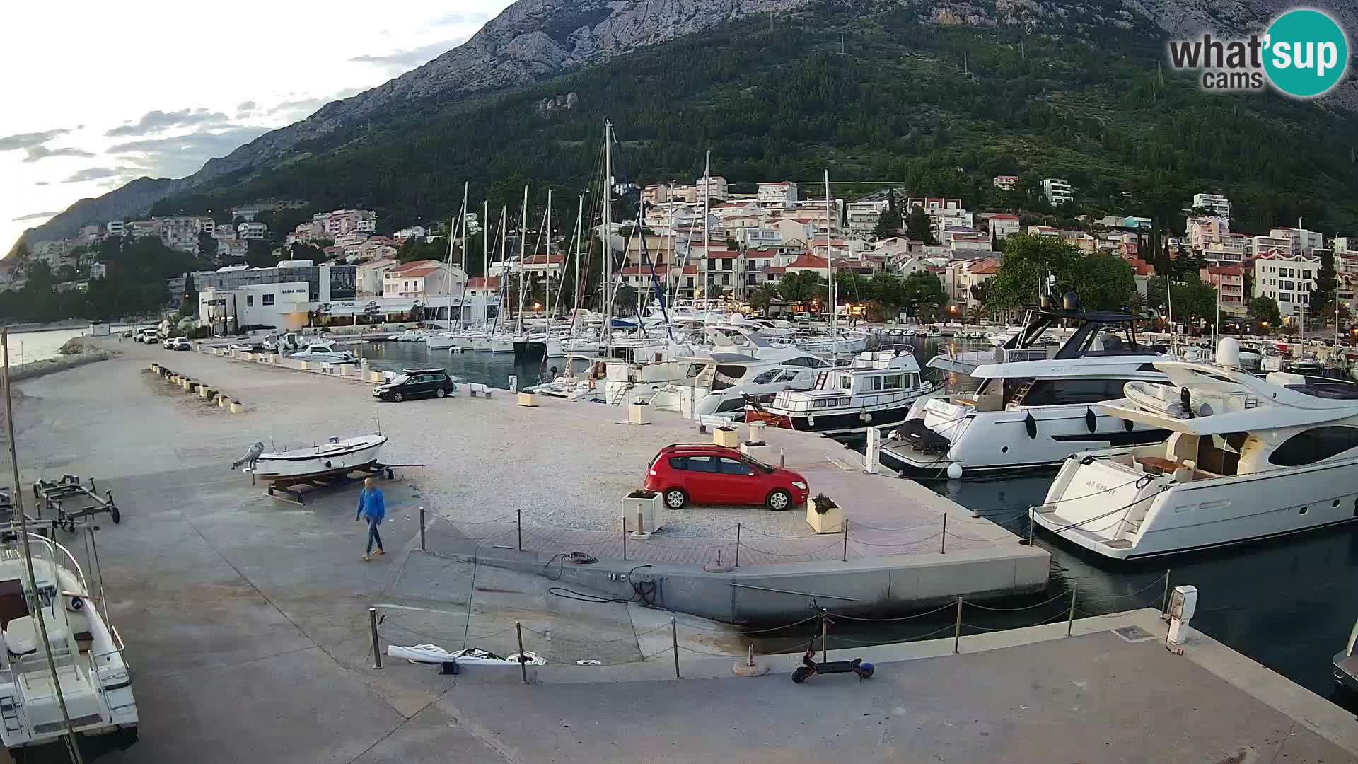 Webcam Basca Voda –  Vista desde el puerto deportivo de la ciudad y la montaña Biokovo