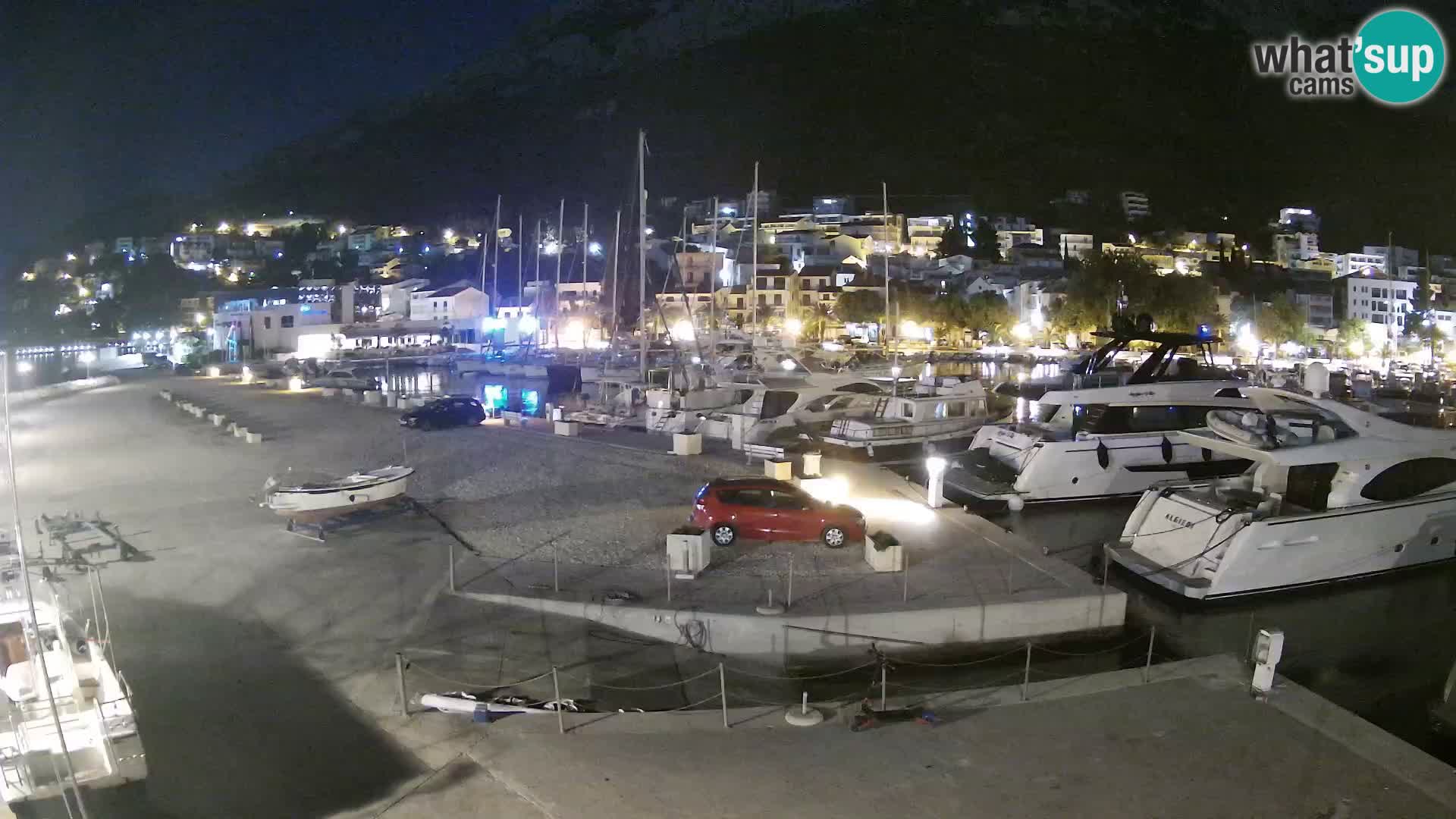 Webcam Basca Voda –  Vista desde el puerto deportivo de la ciudad y la montaña Biokovo