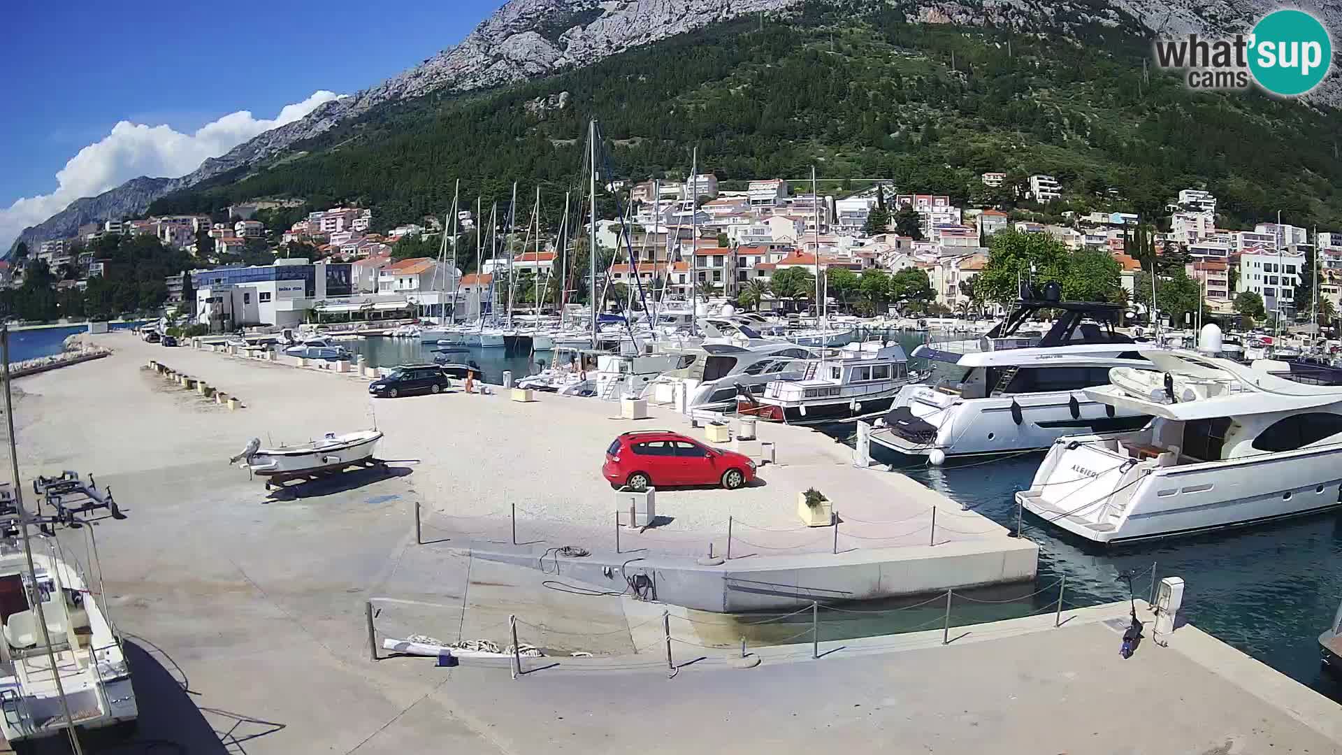 Webcam Basca Voda –  Vista desde el puerto deportivo de la ciudad y la montaña Biokovo