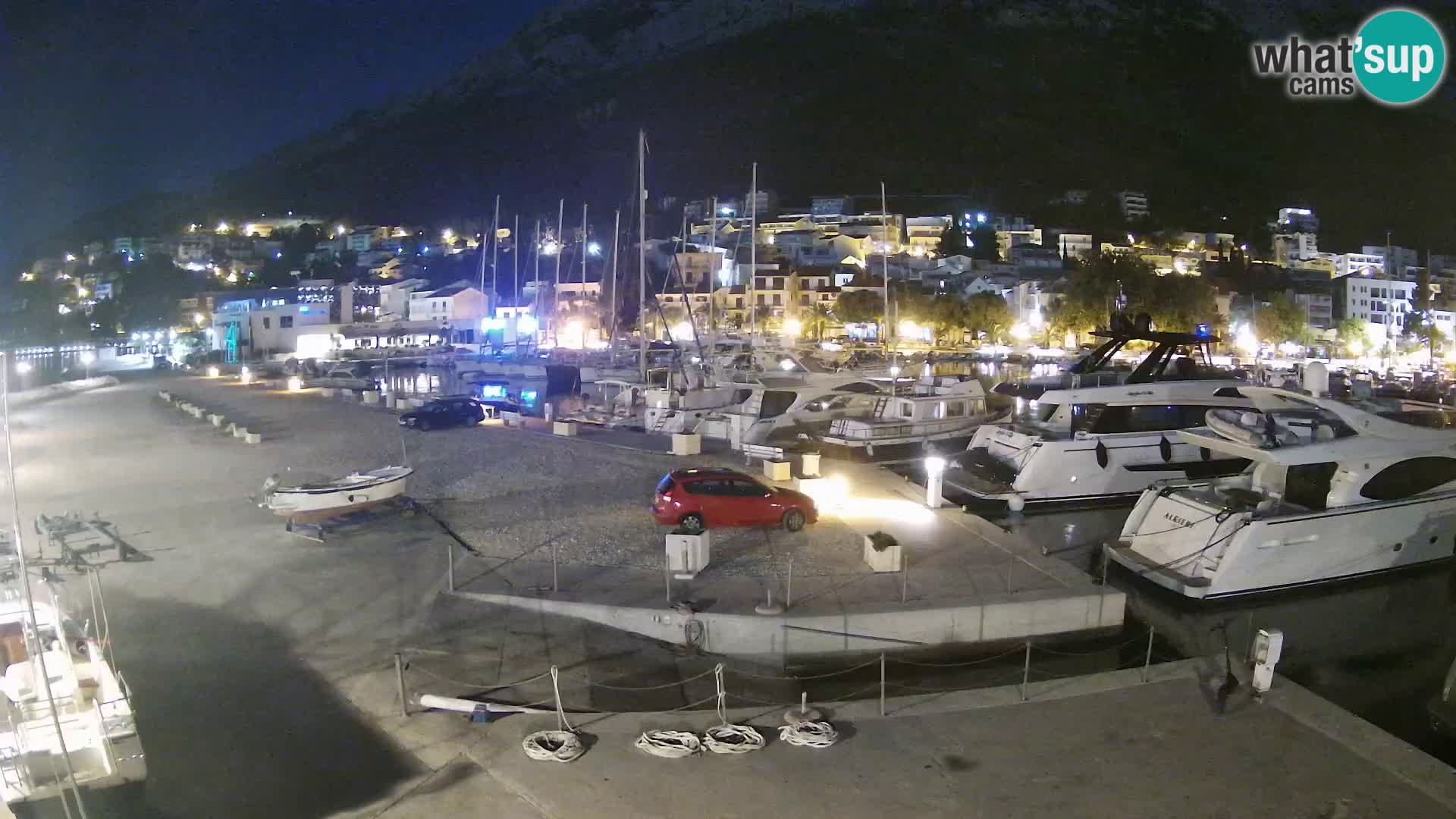 Webcam Basca Voda –  Vista desde el puerto deportivo de la ciudad y la montaña Biokovo