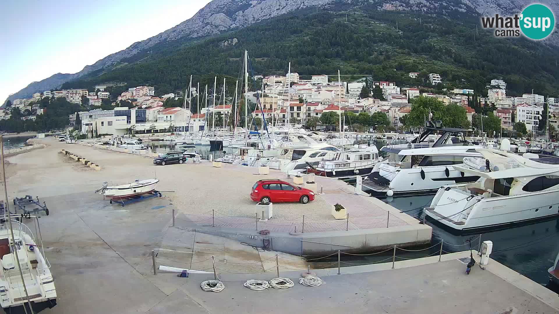 Web Kamera Baška Voda luka – Pogled na grad i masiv Biokovo