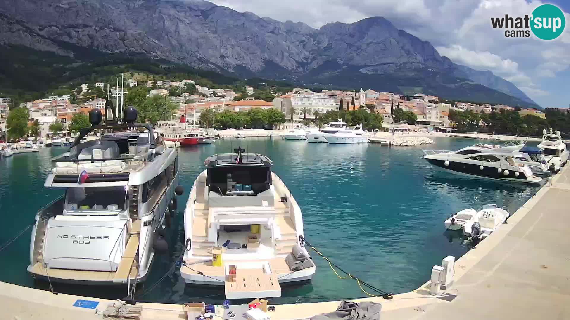 Webcam Basca Voda –  Vista desde el puerto deportivo de la ciudad y la montaña Biokovo