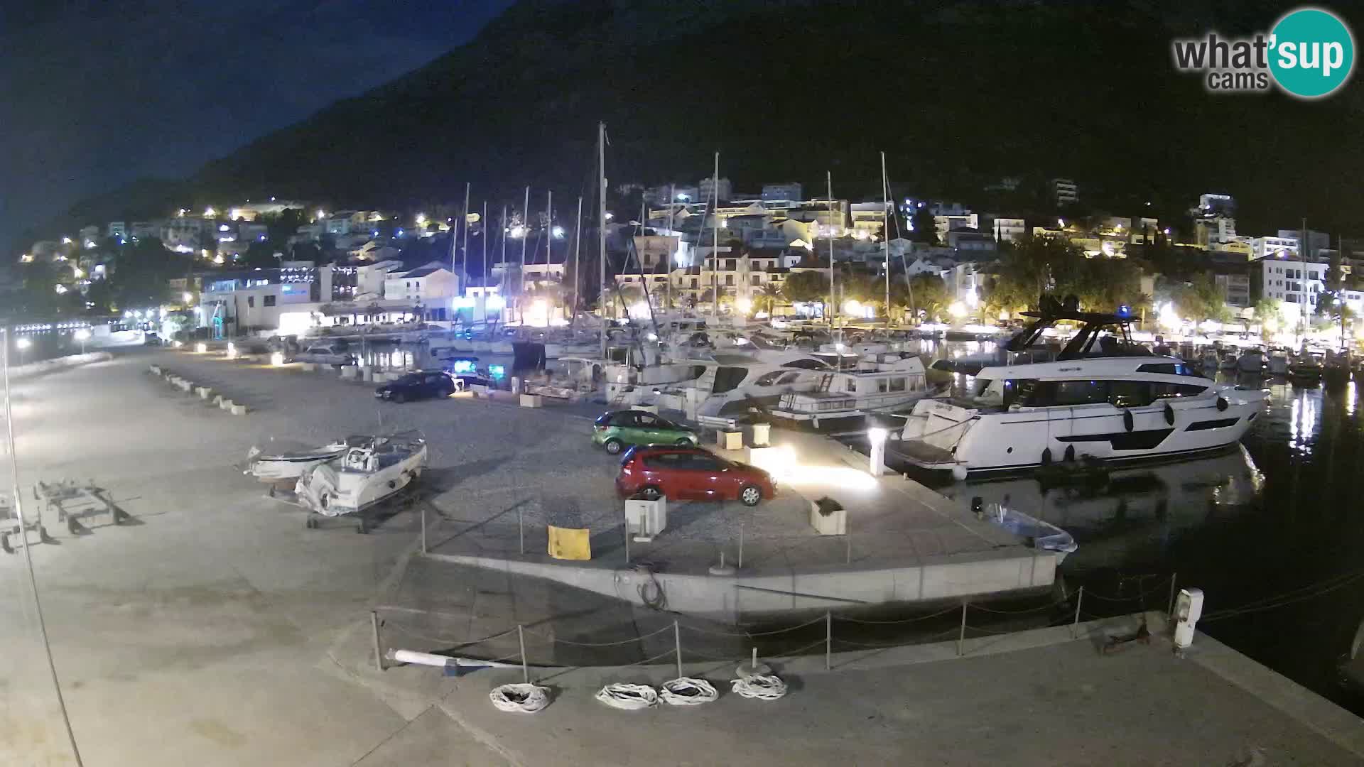 Webcam Basca Voda –  Vista desde el puerto deportivo de la ciudad y la montaña Biokovo