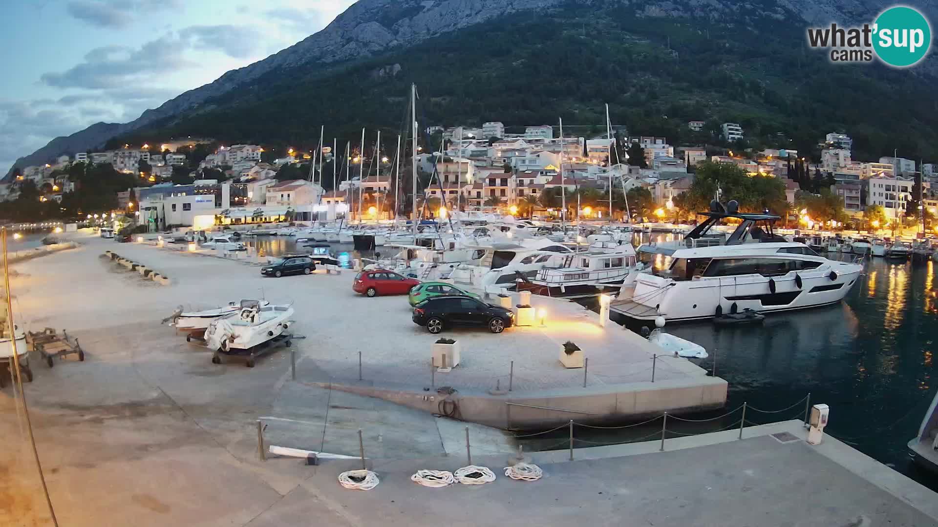 Spletna kamera – Baška Voda, pogled na mesto in goro Biokovo