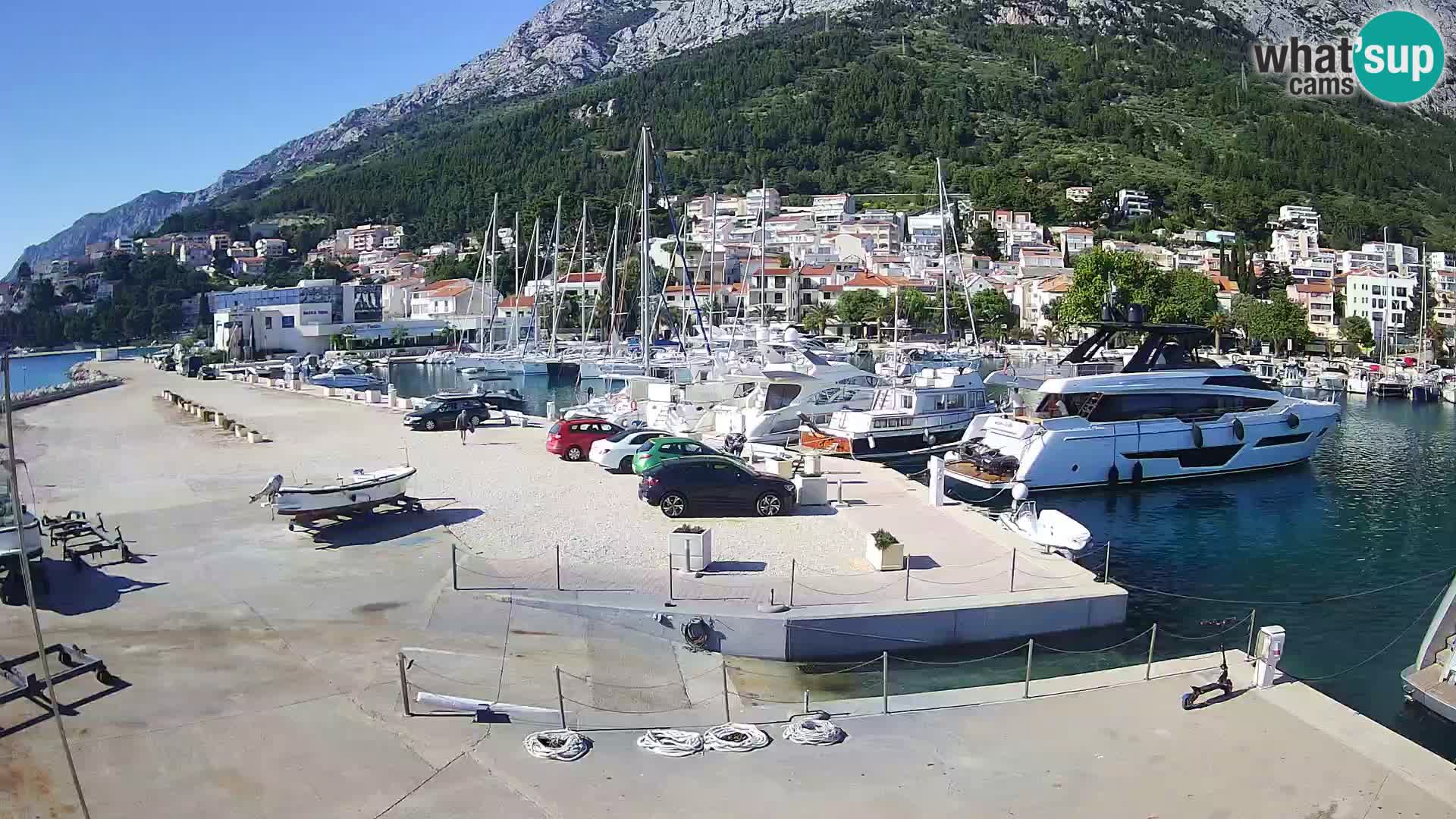 Web Kamera Baška Voda luka – Pogled na grad i masiv Biokovo