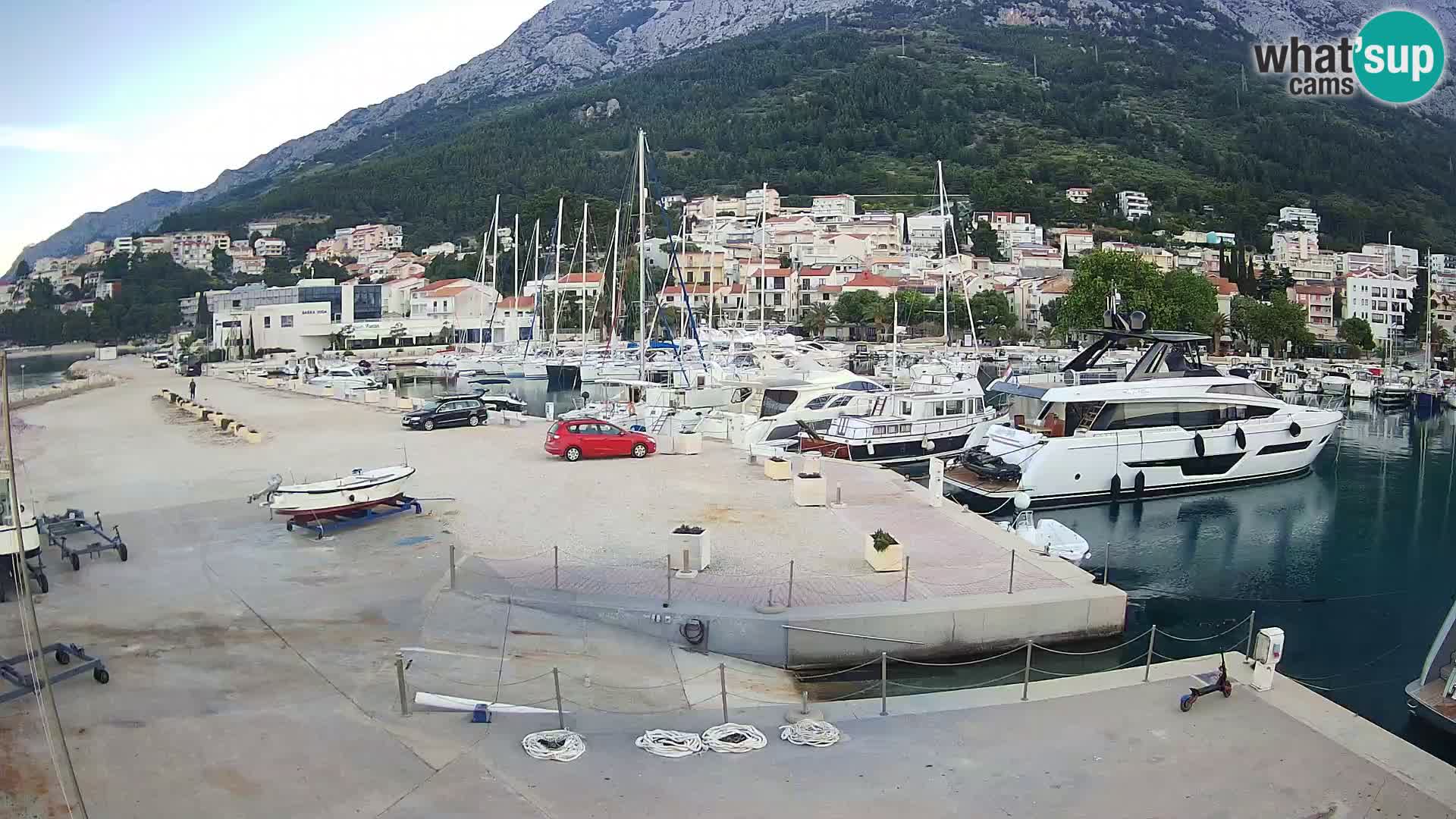 Webcam Basca Voda –  Vista desde el puerto deportivo de la ciudad y la montaña Biokovo