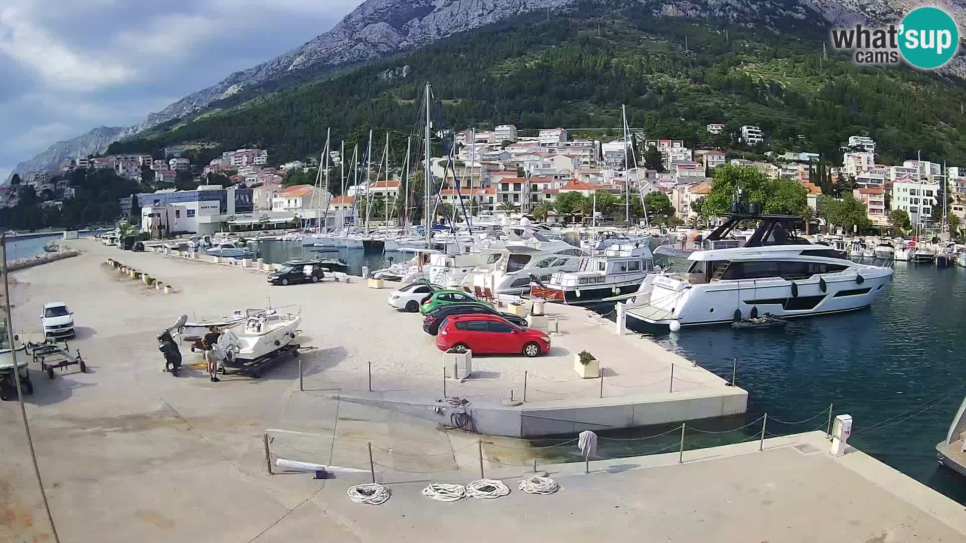 Webcam Basca Voda –  Vista desde el puerto deportivo de la ciudad y la montaña Biokovo