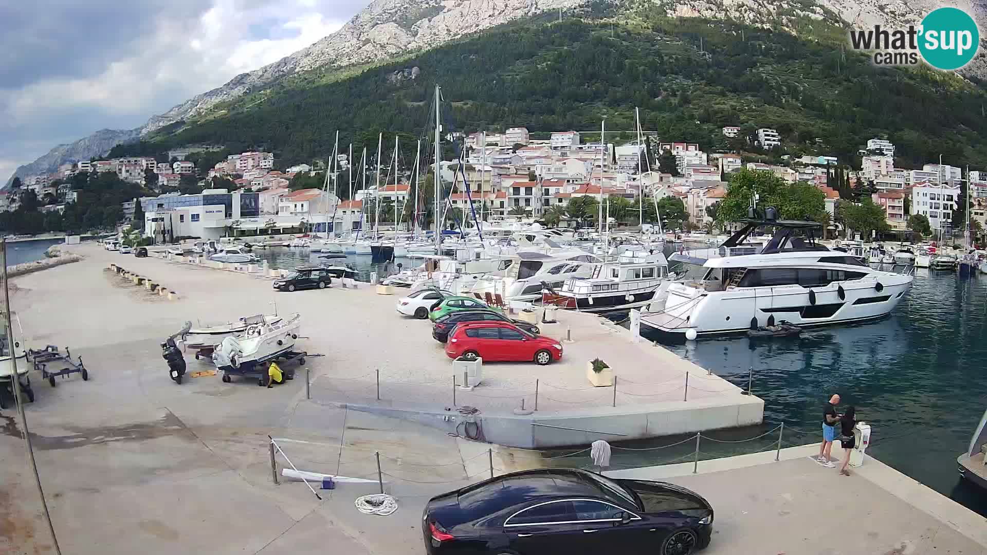 Webcam Basca Voda –  Vista desde el puerto deportivo de la ciudad y la montaña Biokovo
