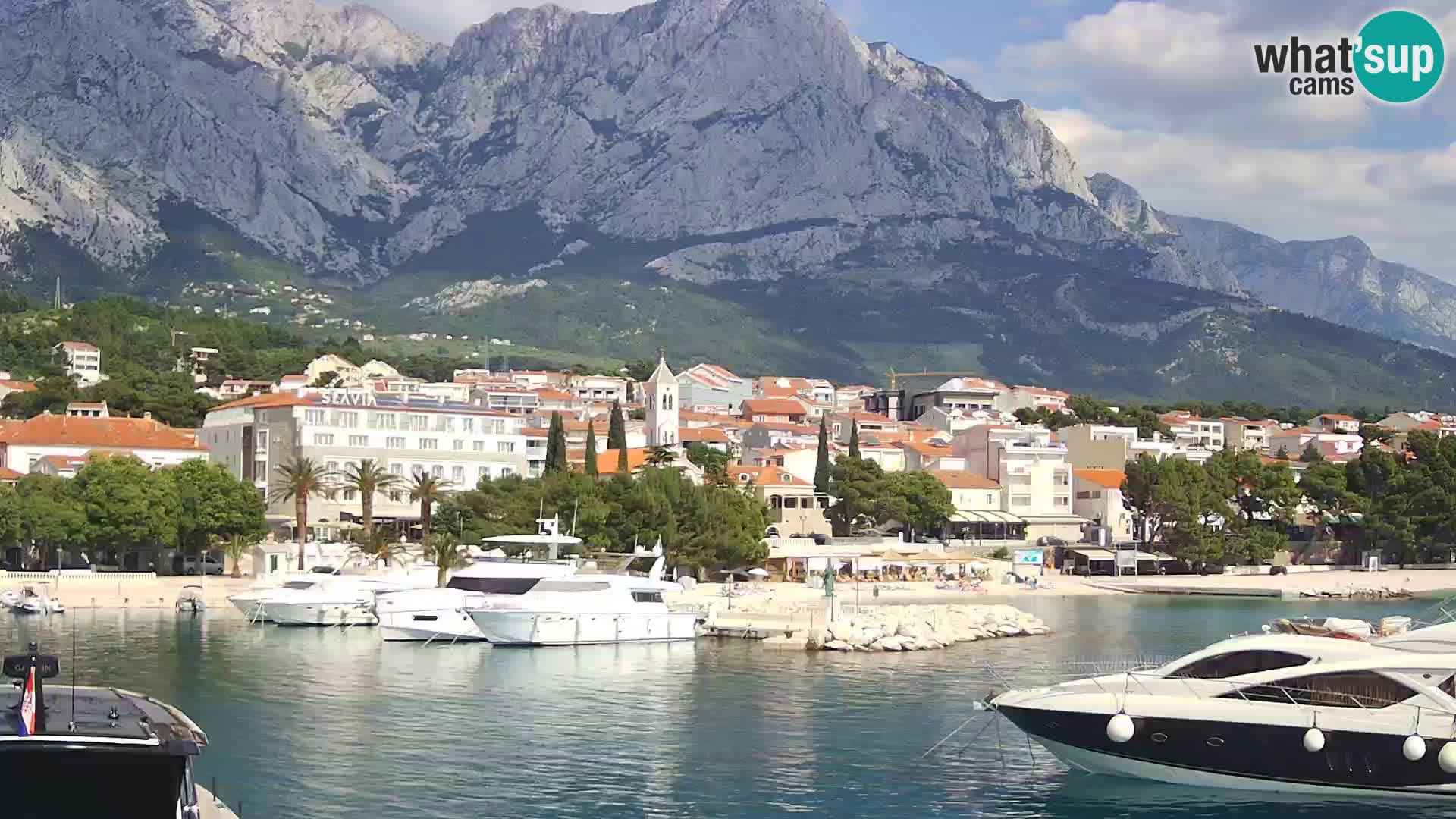 Web Kamera Baška Voda luka – Pogled na grad i masiv Biokovo