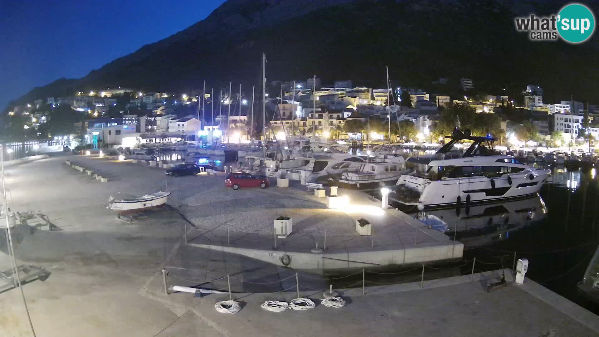 Webcam Basca Voda –  Vista desde el puerto deportivo de la ciudad y la montaña Biokovo