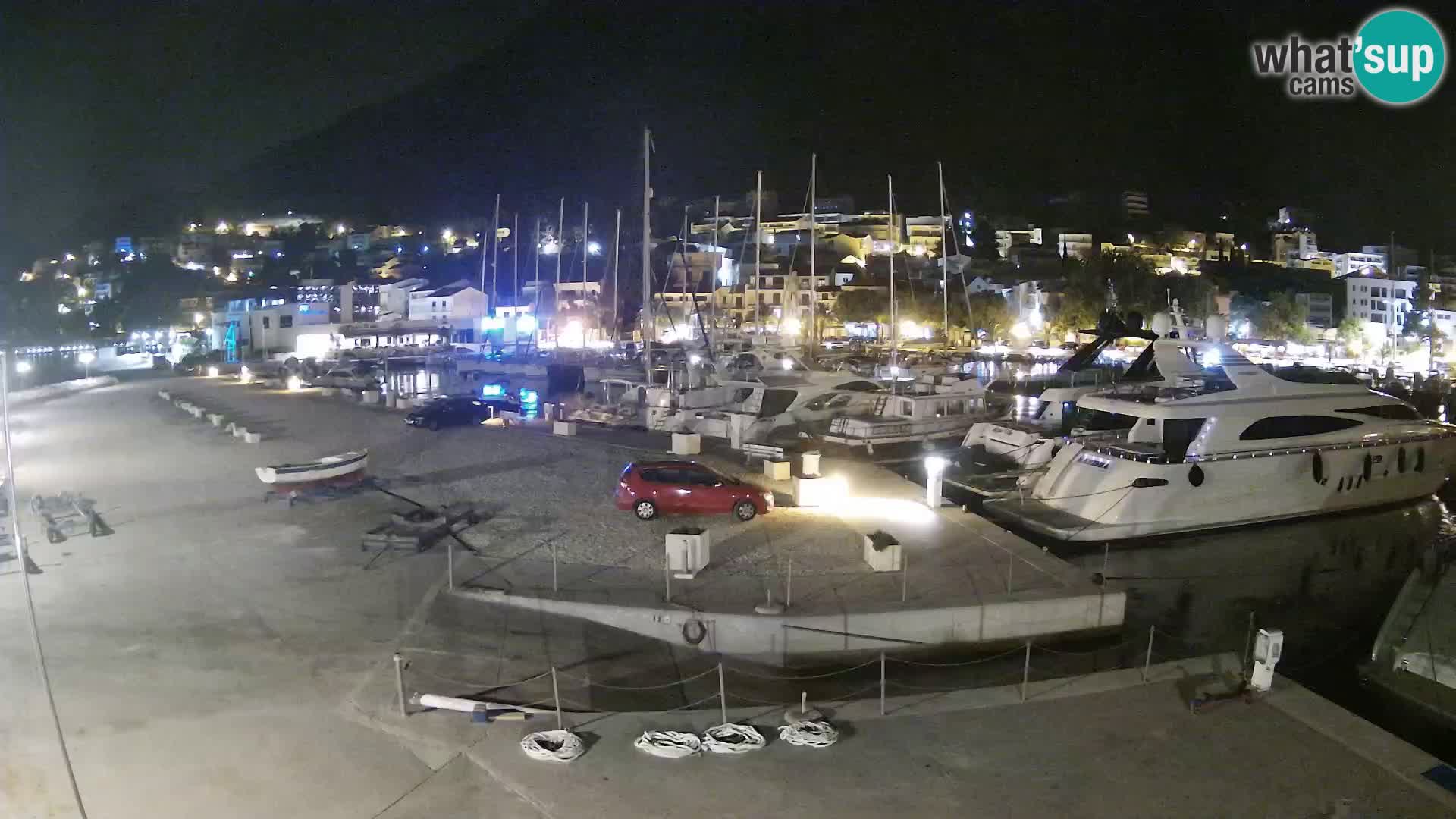 Webcam Basca Voda –  Vista desde el puerto deportivo de la ciudad y la montaña Biokovo
