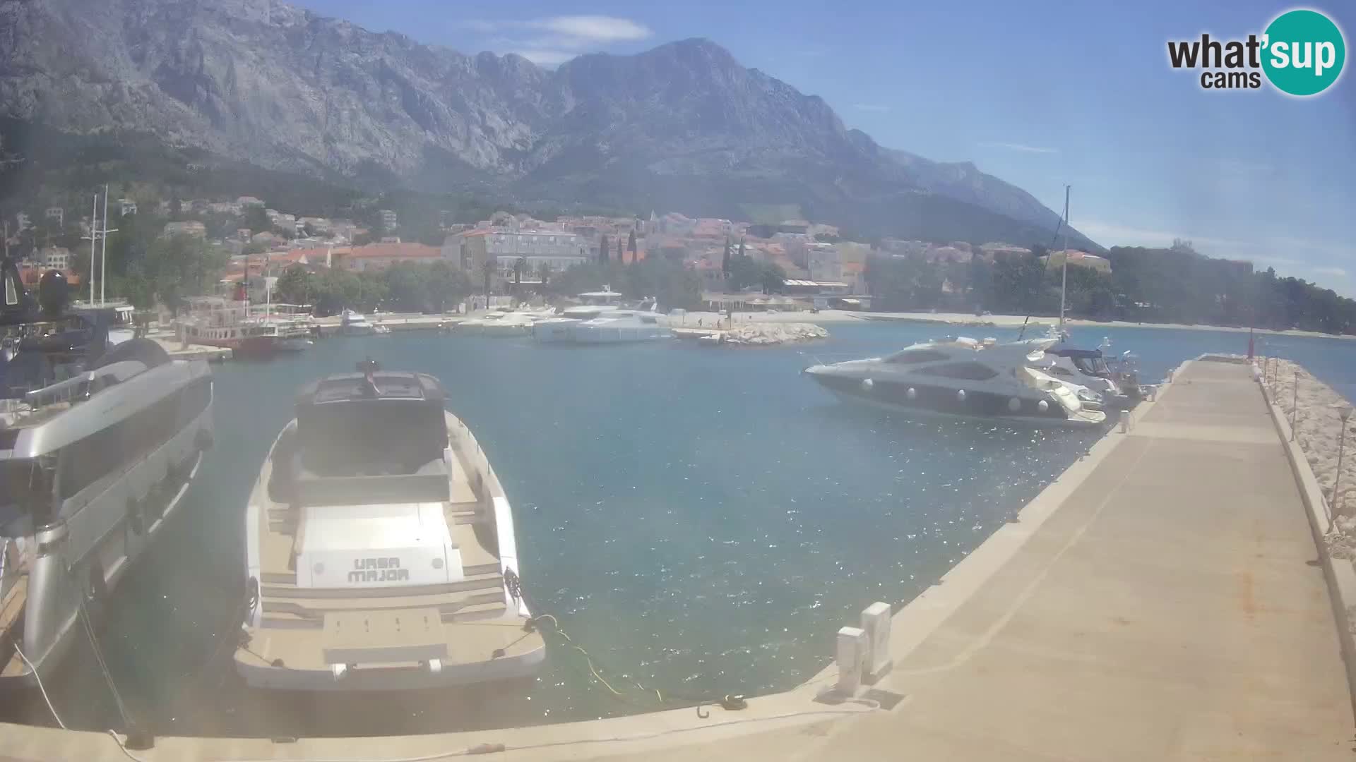 Web Kamera Baška Voda luka – Pogled na grad i masiv Biokovo