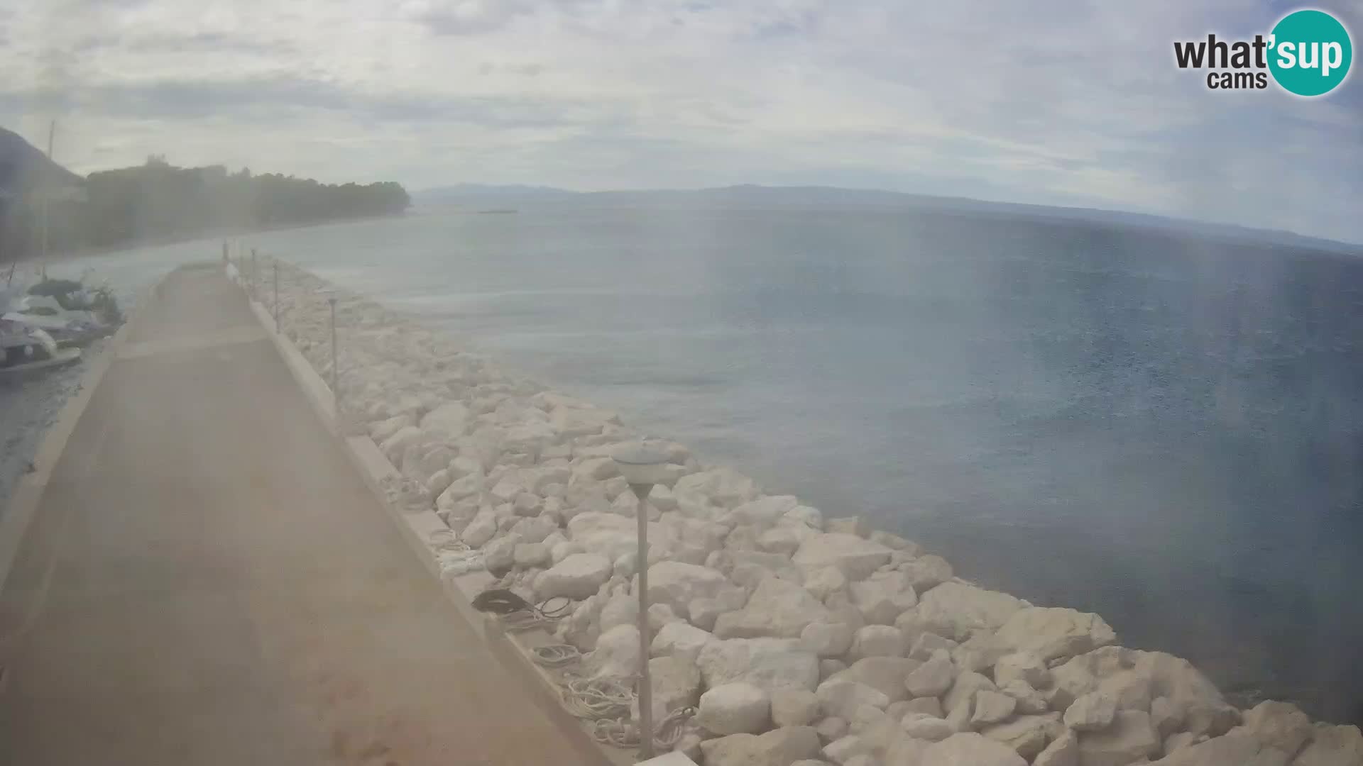Spletna kamera – Baška Voda, pogled na mesto in goro Biokovo