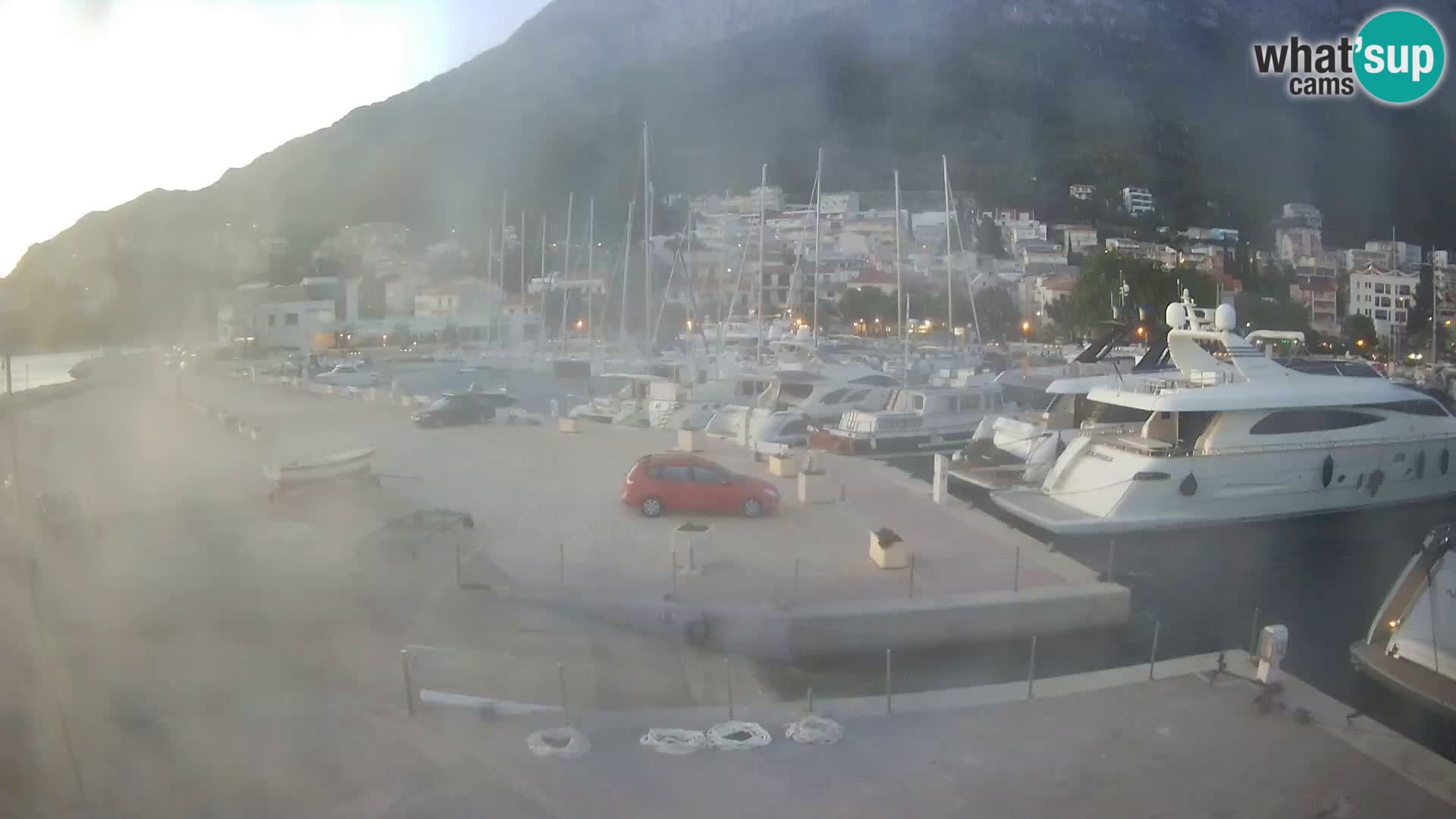 Spletna kamera – Baška Voda, pogled na mesto in goro Biokovo
