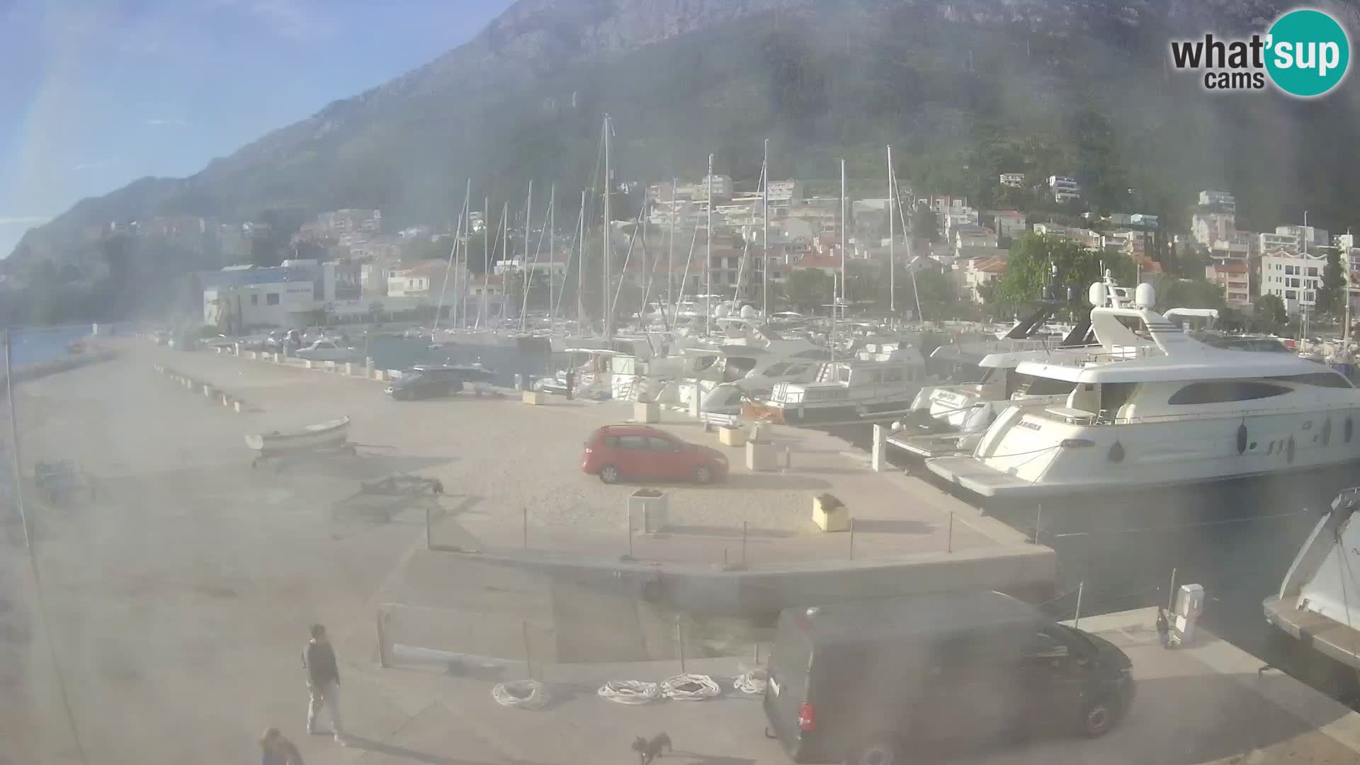 Spletna kamera – Baška Voda, pogled na mesto in goro Biokovo