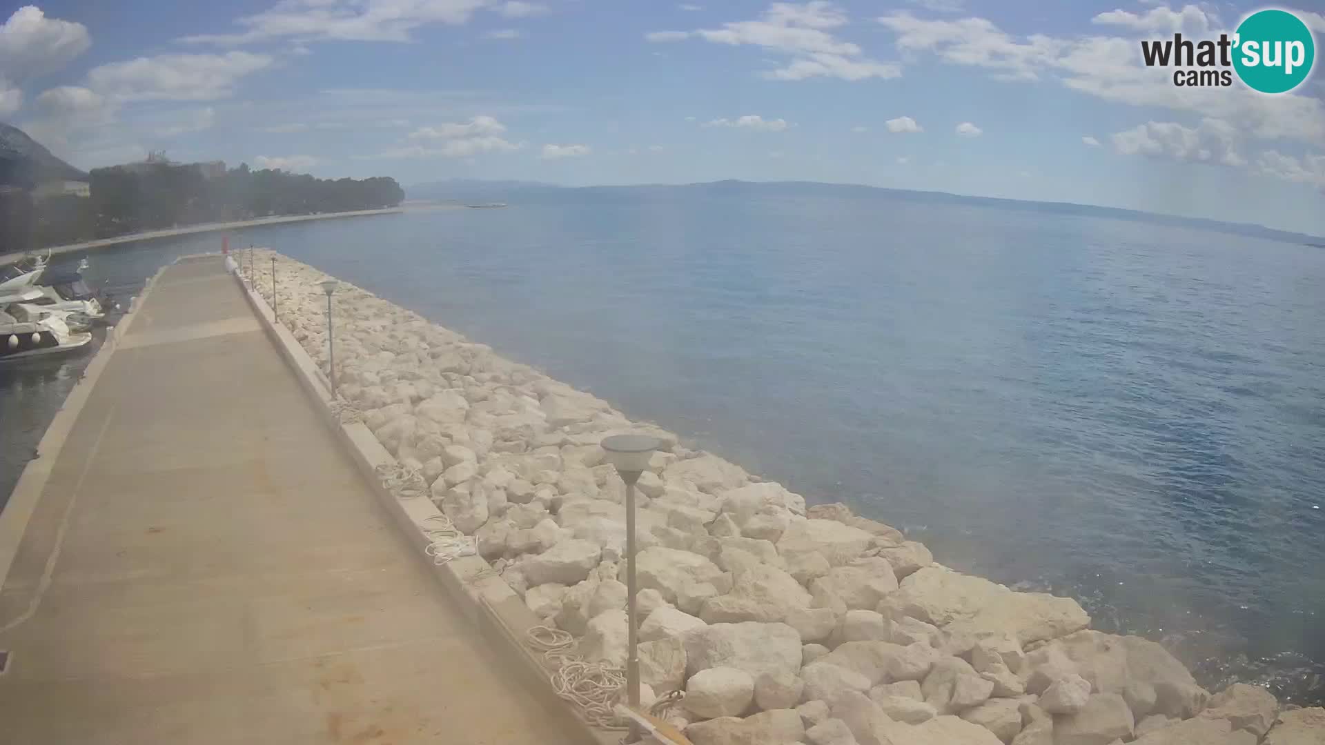 Web Kamera Baška Voda luka – Pogled na grad i masiv Biokovo