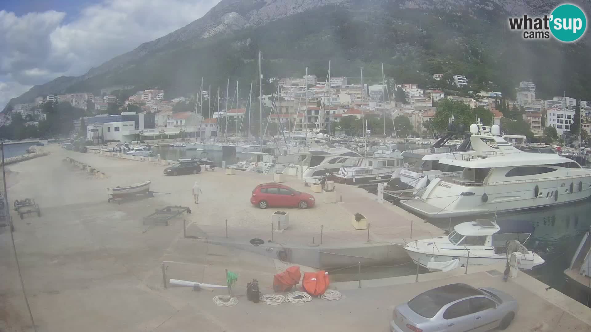 Spletna kamera – Baška Voda, pogled na mesto in goro Biokovo