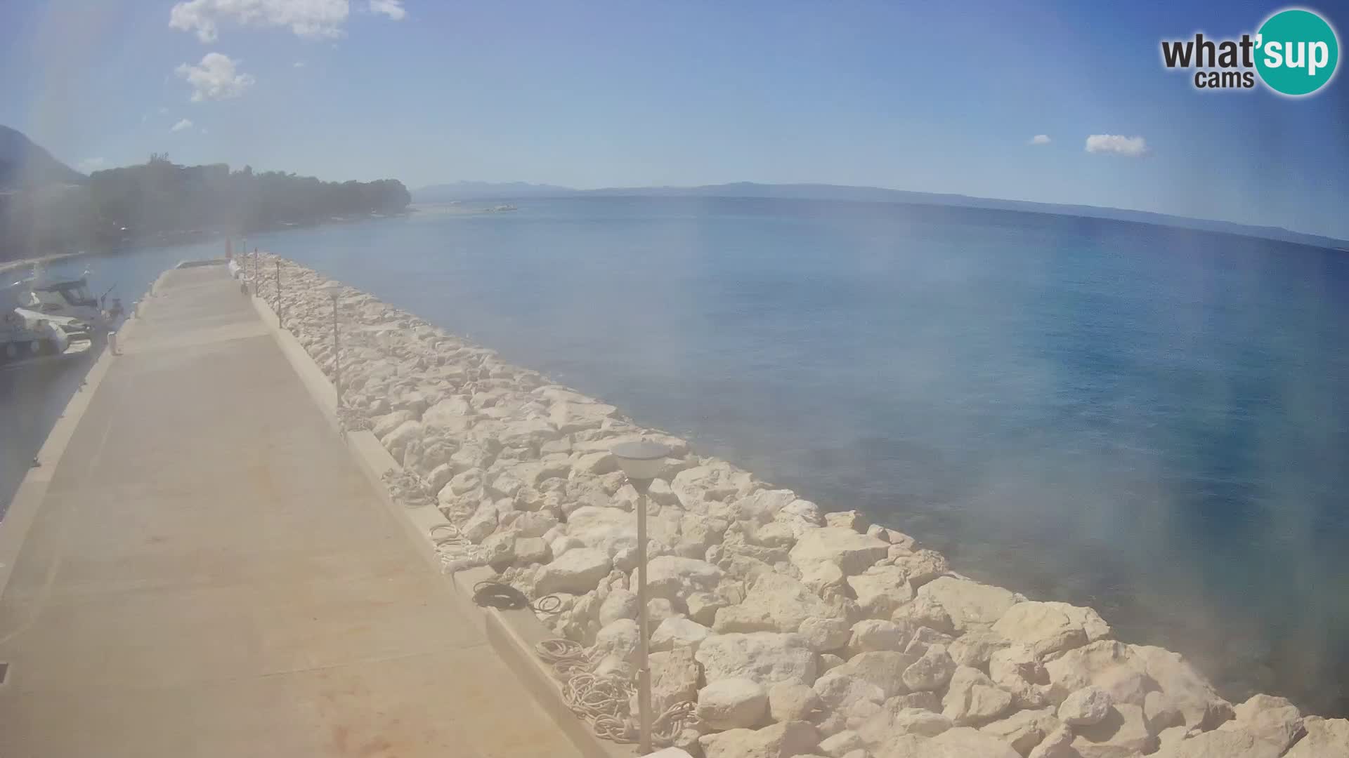 Webcam Basca Voda –  Vista desde el puerto deportivo de la ciudad y la montaña Biokovo